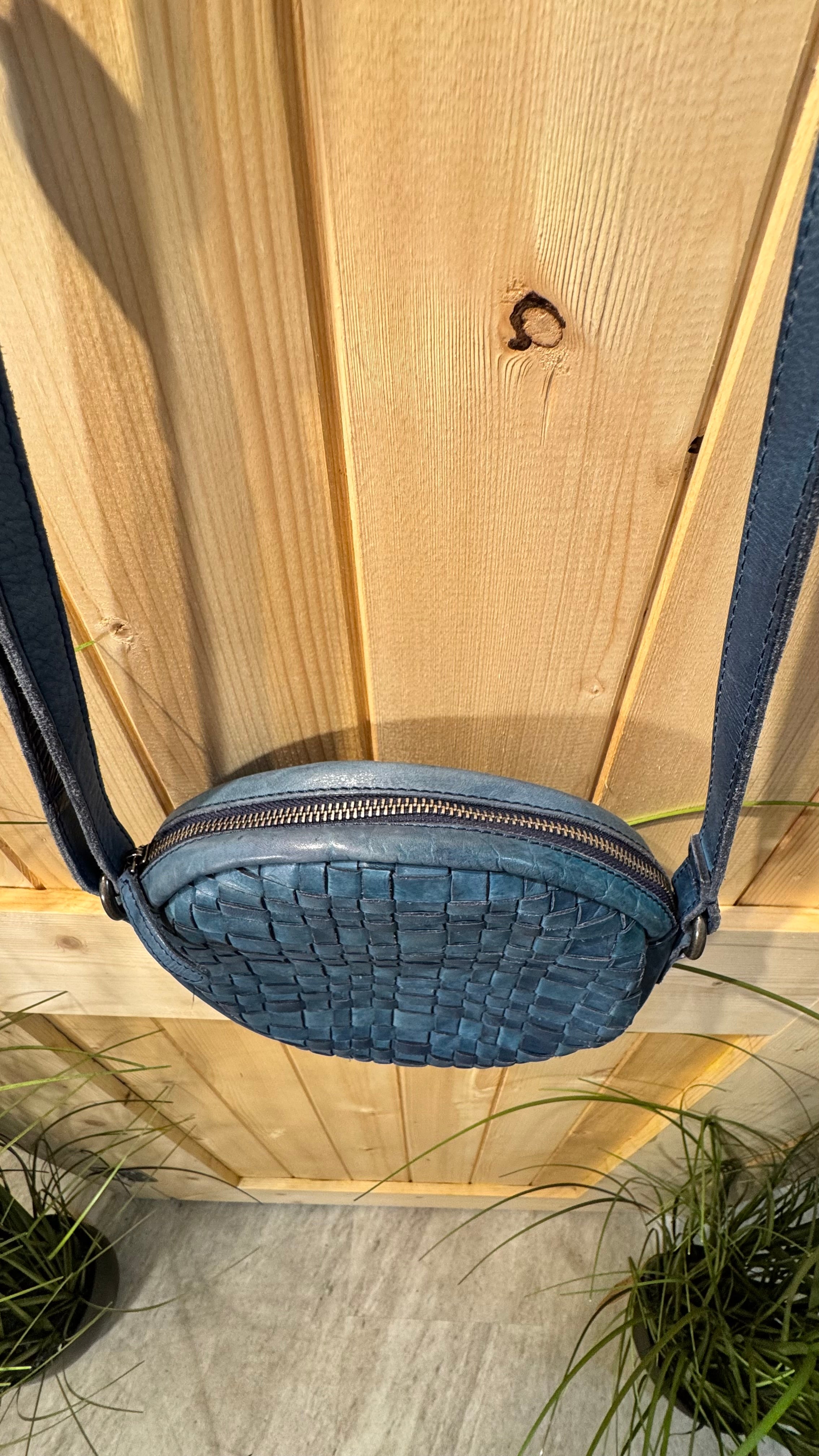 Vilenca Holland Round Woven Leather Blue Across the Body Purse