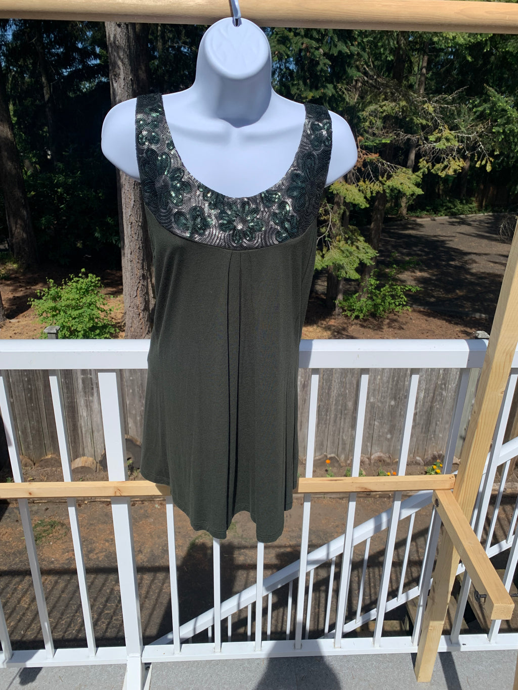 Kische sleeveless top with sequence yoke