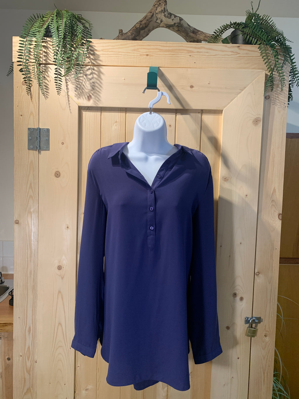Size L Northern Reflections Plum long sleeve blouse