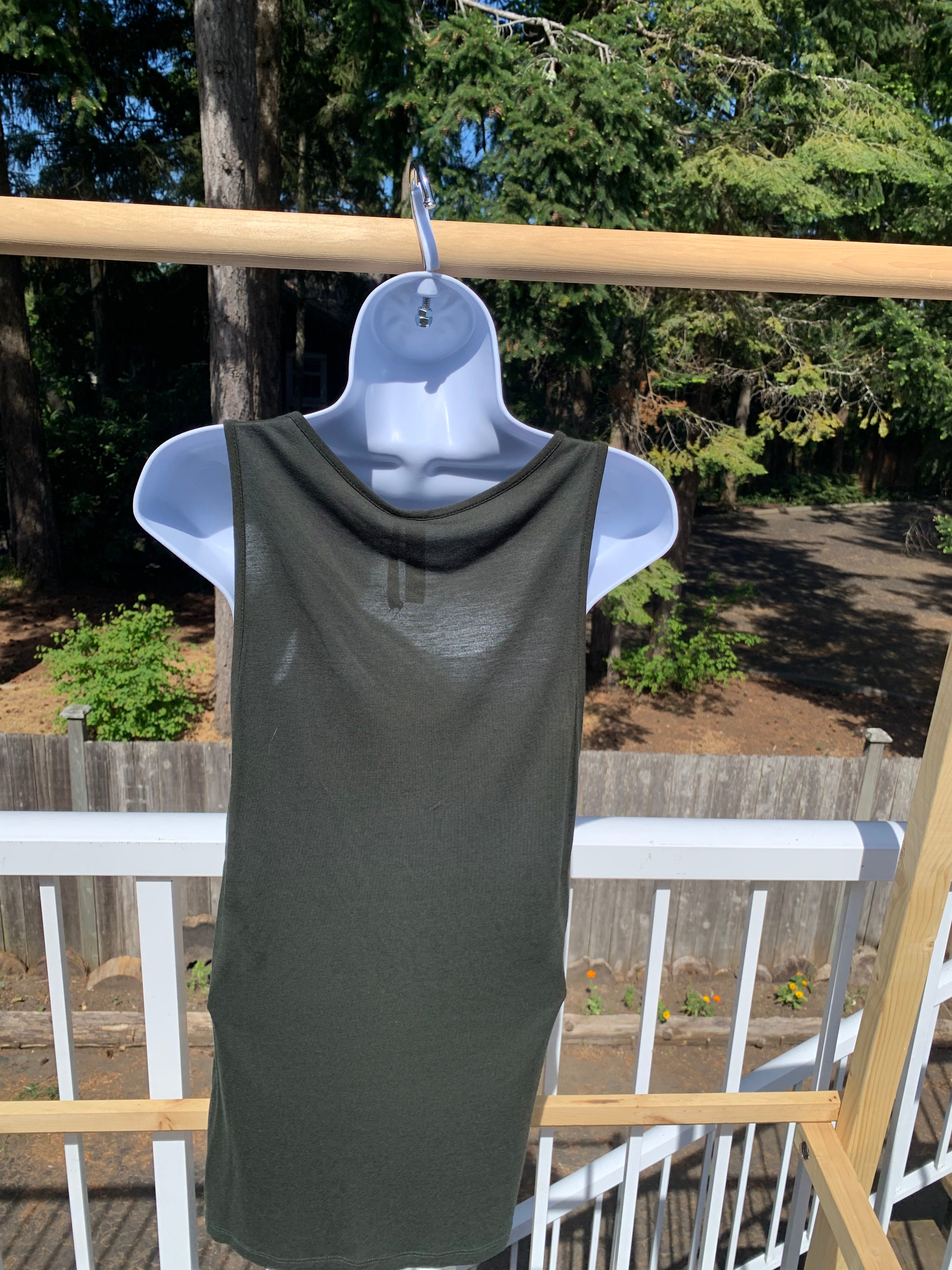 Kische sleeveless top with sequence yoke