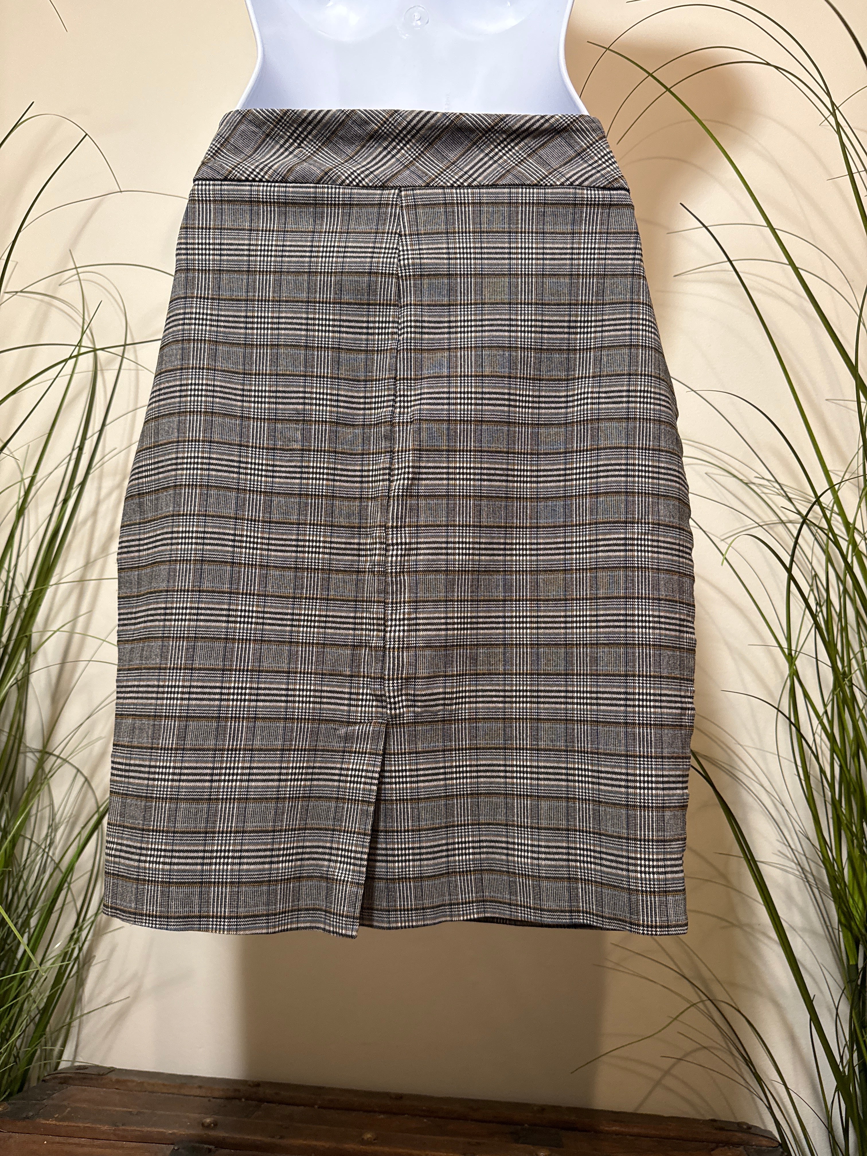 RW & Co. Stretchy Fitted Knee Length Plaid Skirt