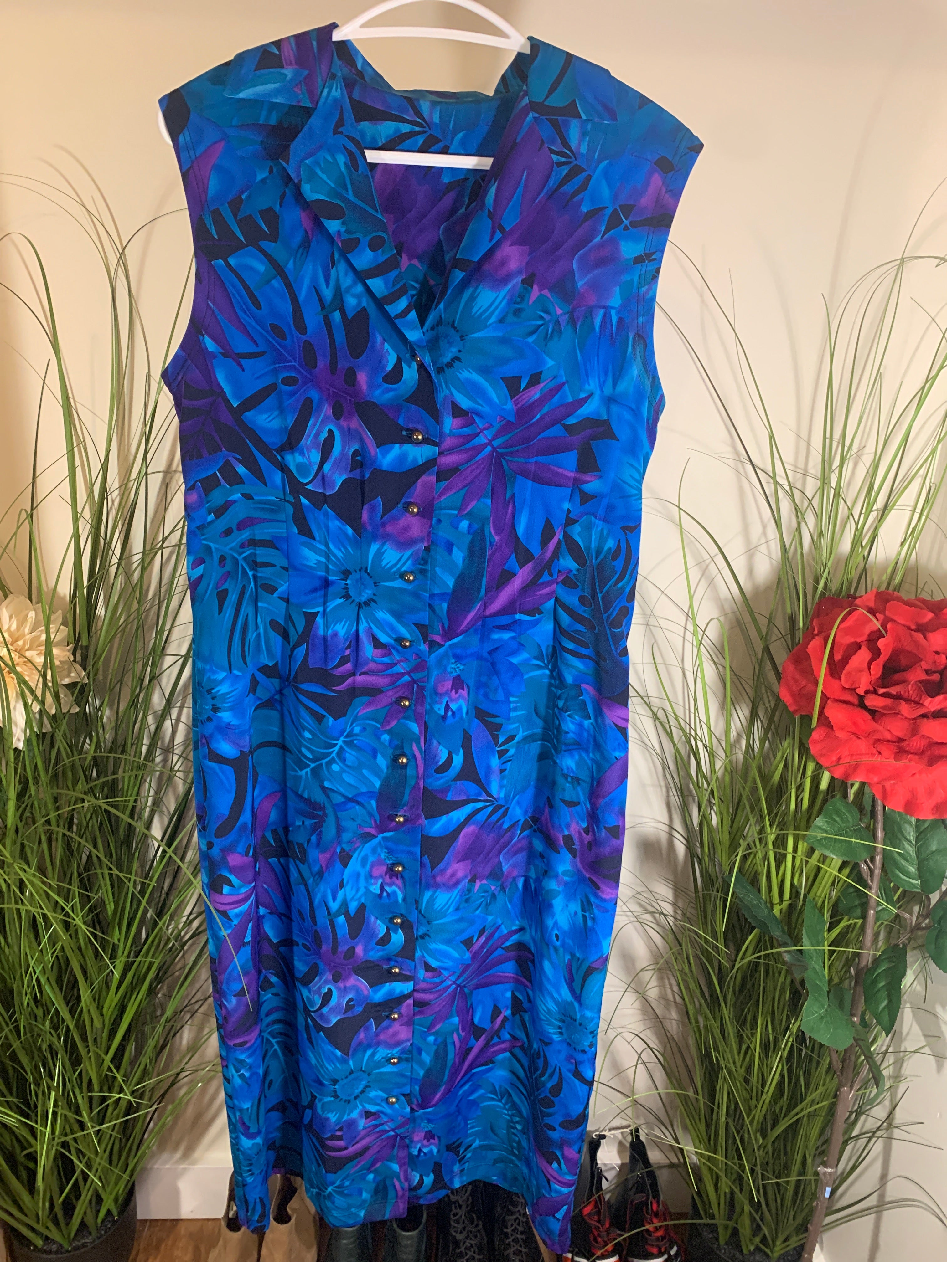 Sleeveless Tropical/Floral Print Button Down Dress