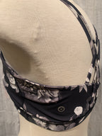 Size M Black and White Floral Print Crop Athletic Top