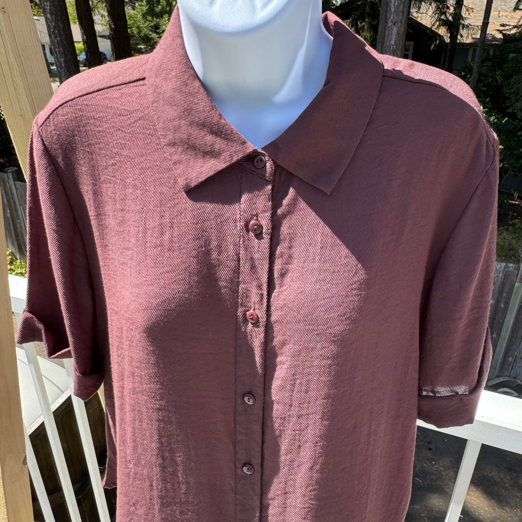 Size M Kismet Short Sleeve Rayon Blend Button Up Women's Shirt