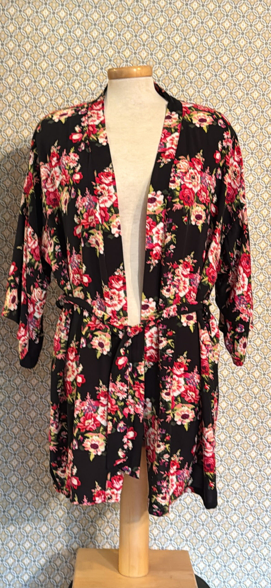 One Size 100% Rayon Black Floral Print 3/4 Sleeve Cover Up