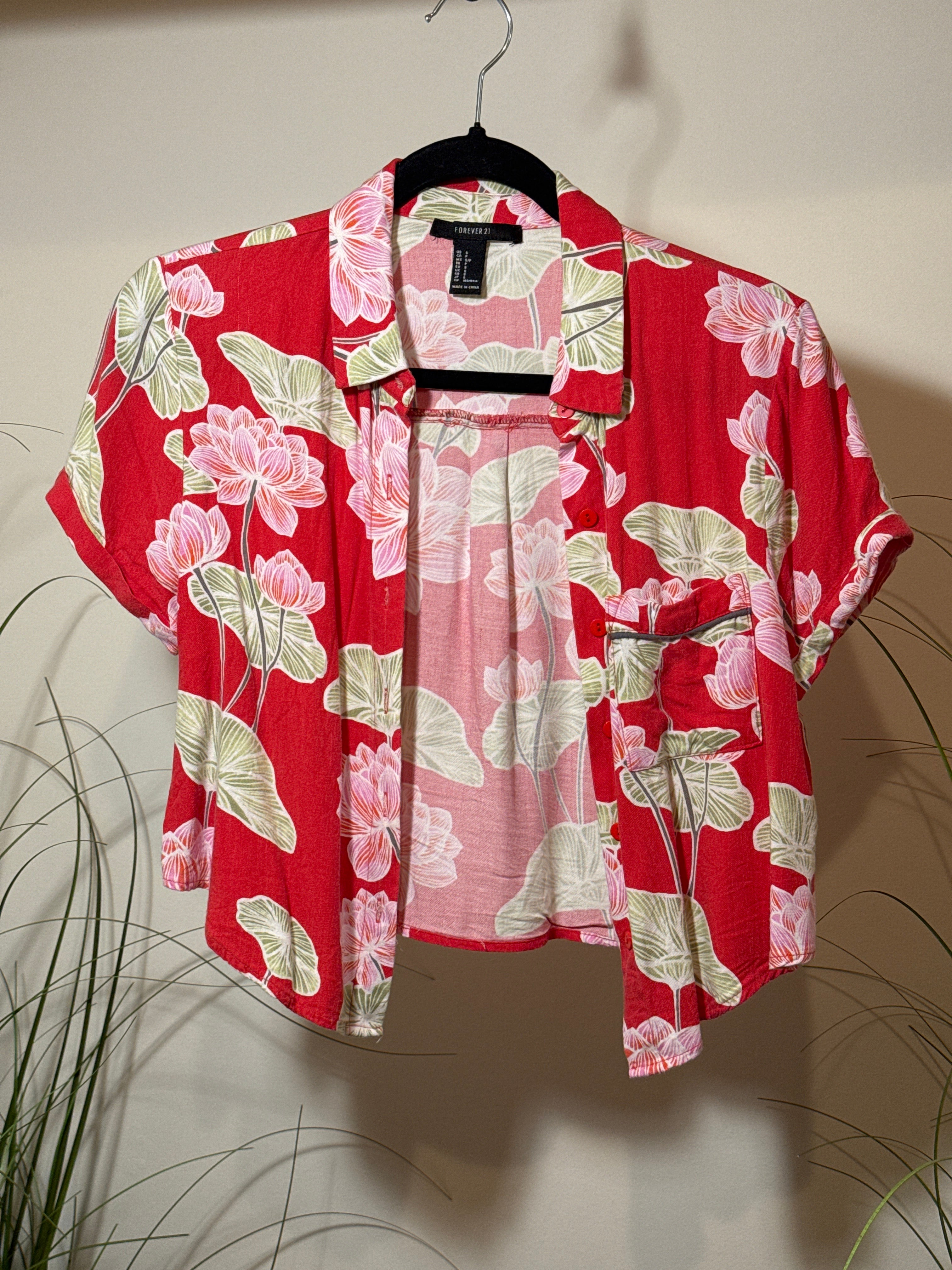 Forever 21 Cropped Short Sleeve Button Up Top