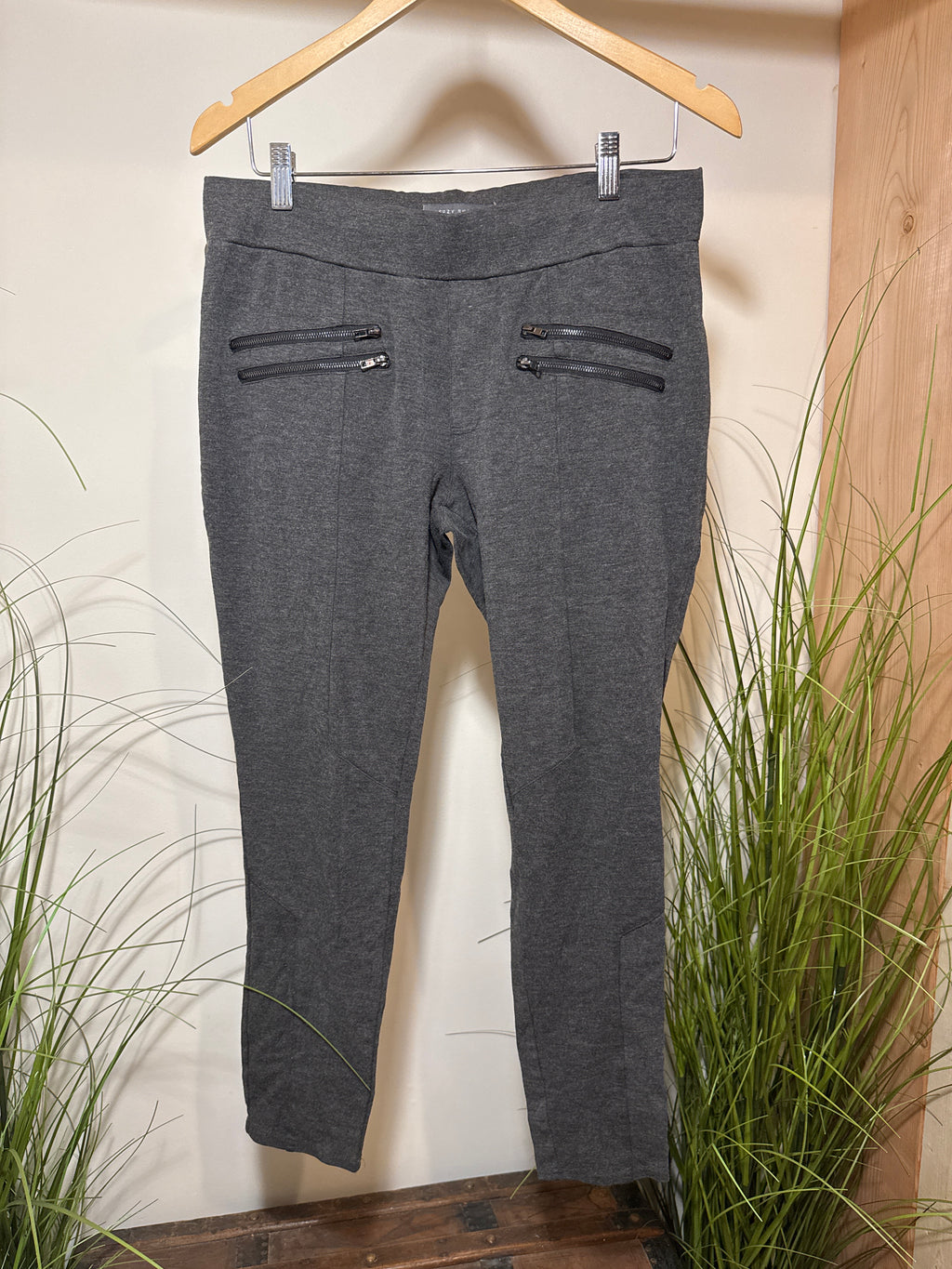 Vintage Y2K Suzy sheer zipper embellished tailored fit pants.
