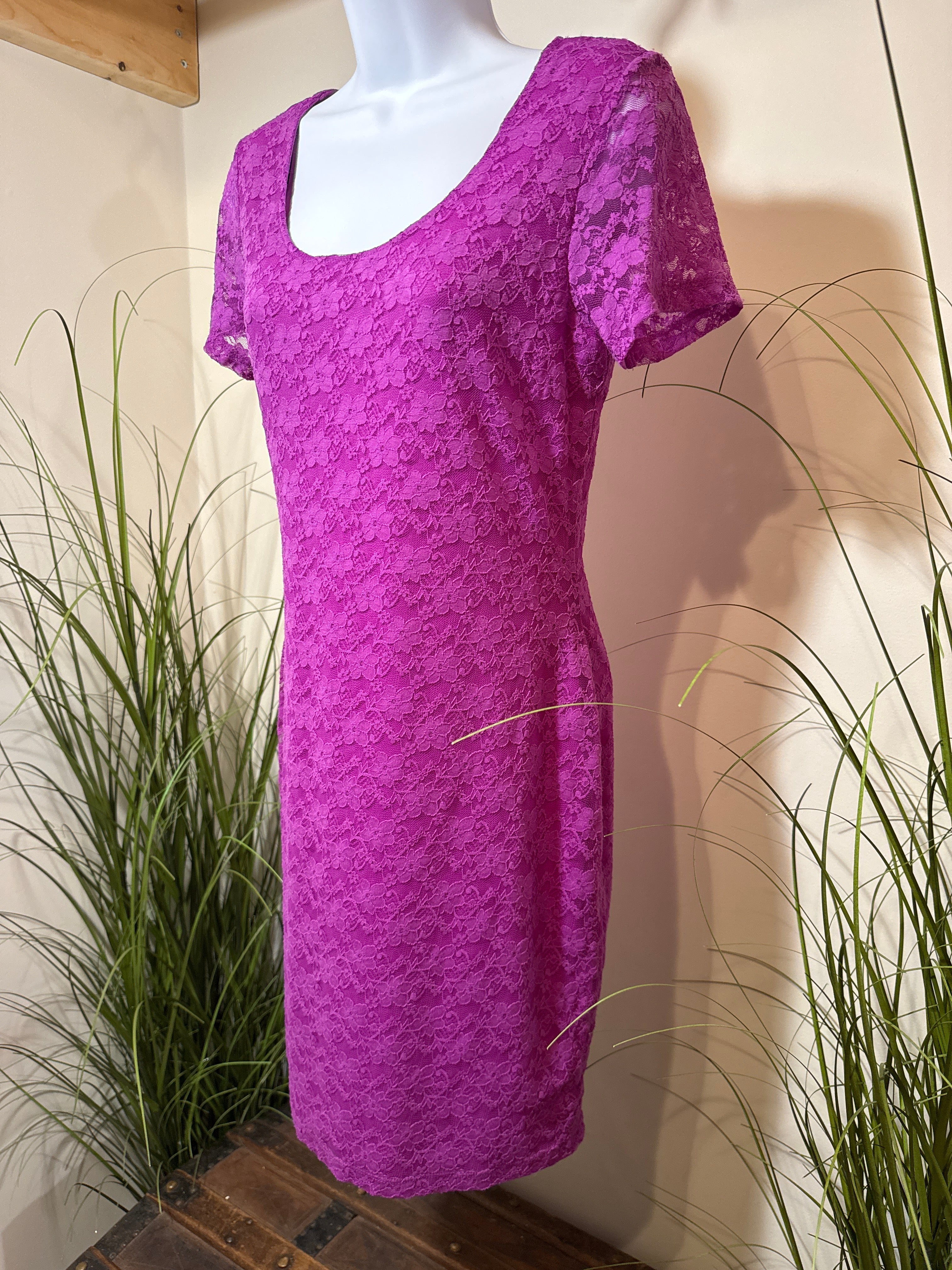 H&M Short Sleeve Fitted Lace Overlay Dress in Purple