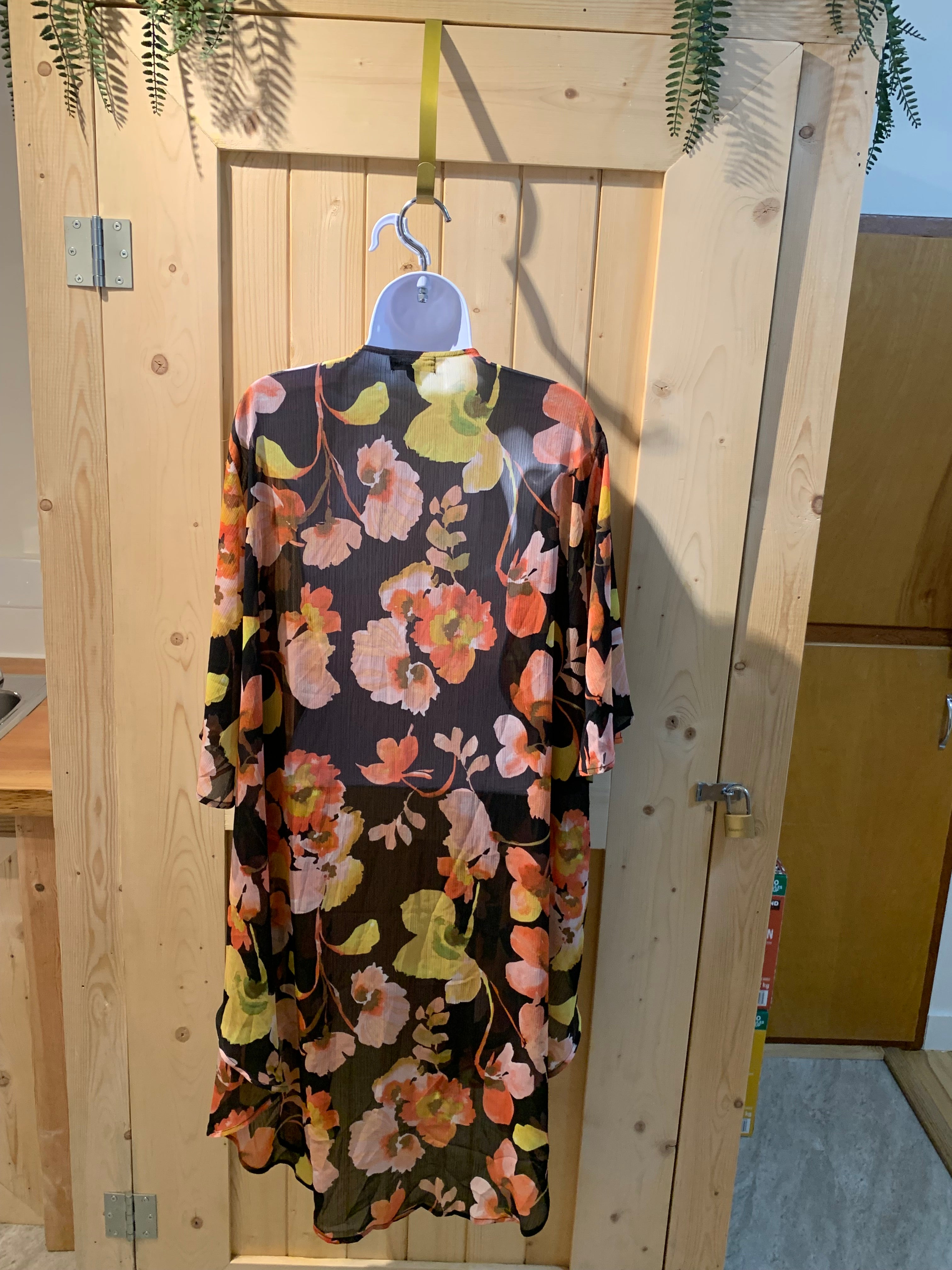 Size 2X Torrid Sheer Floral Pattern Cover Up Cardigan