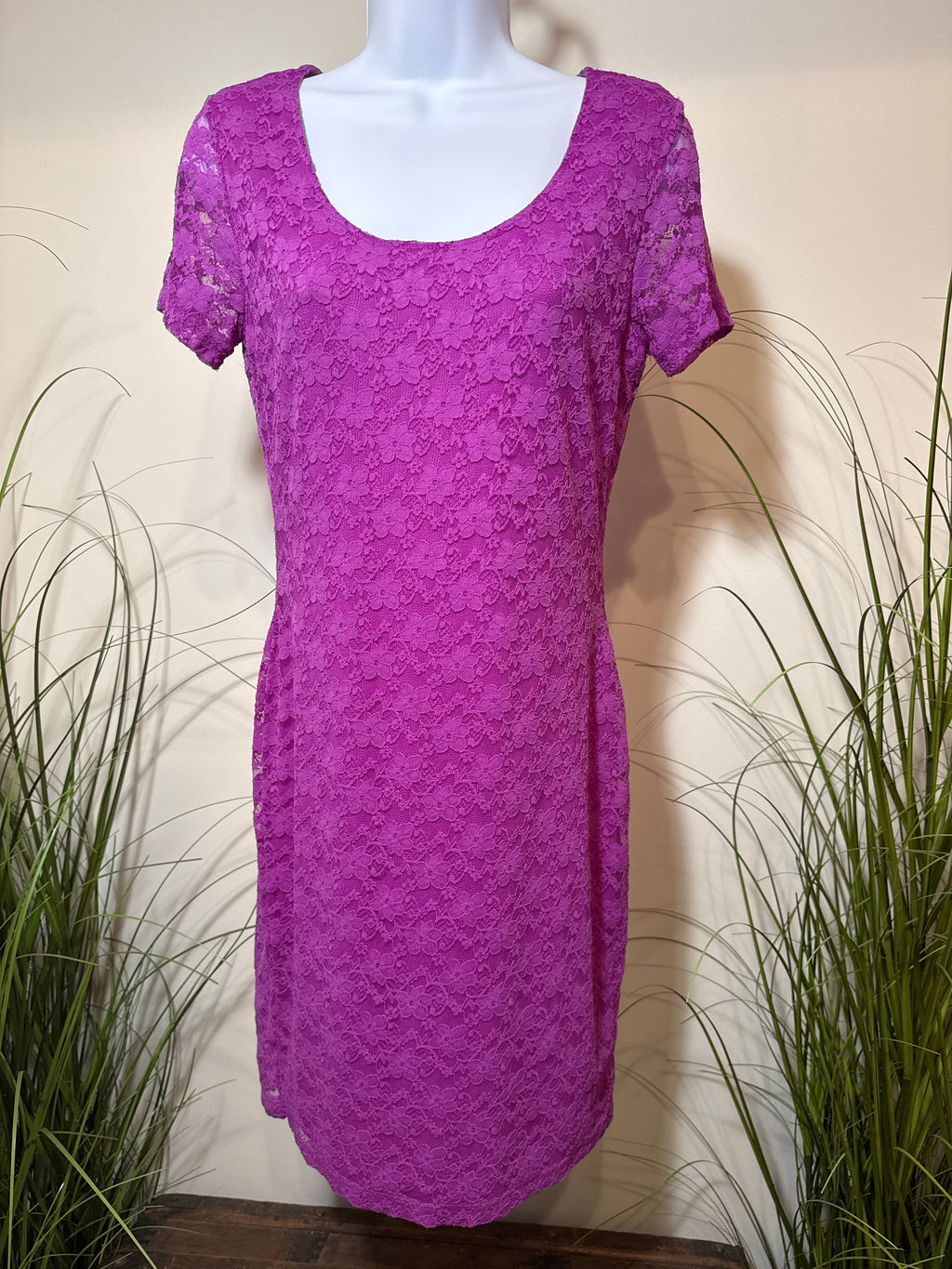 H&M Short Sleeve Fitted Lace Overlay Dress in Purple