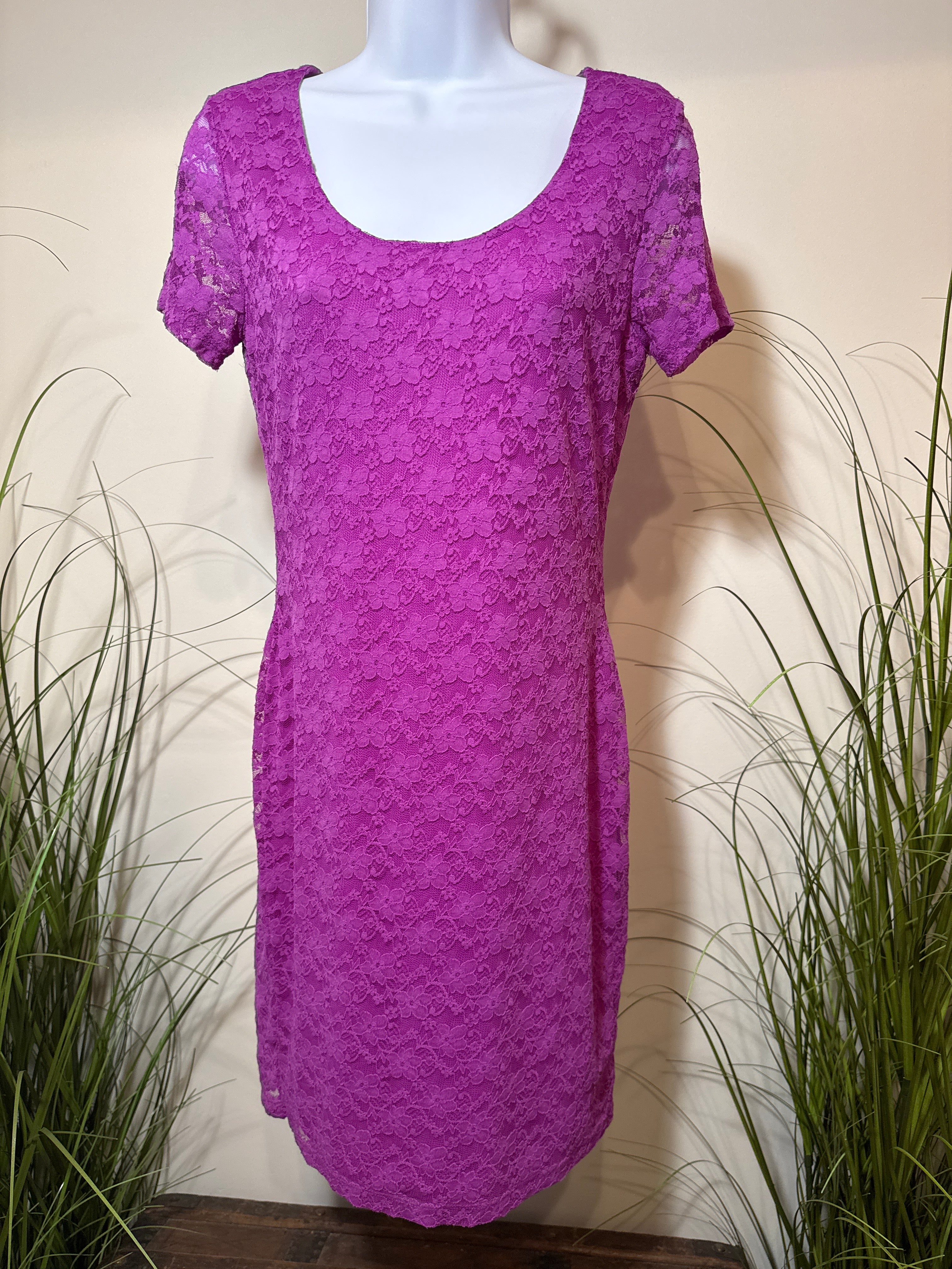 H&M Short Sleeve Fitted Lace Overlay Dress in Purple