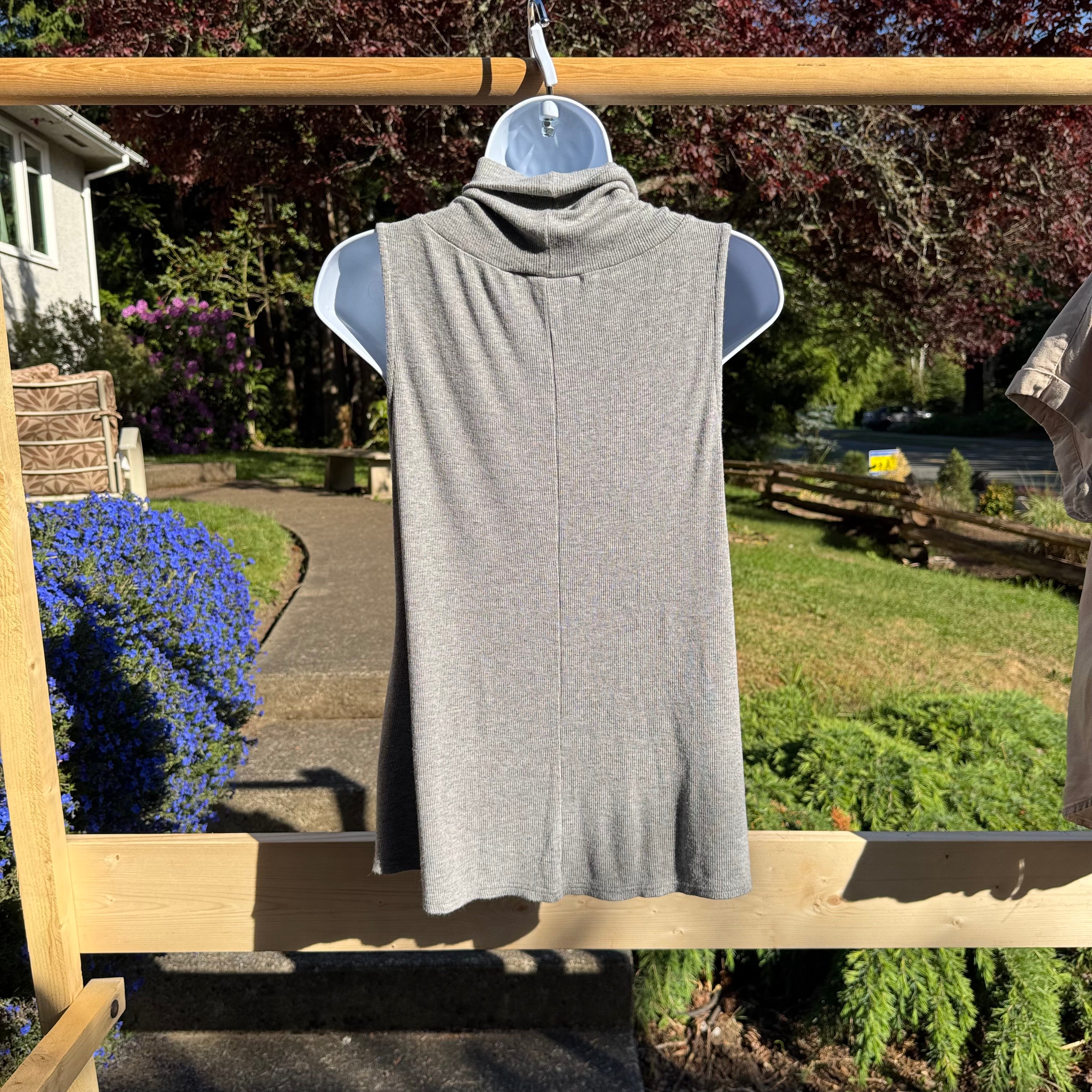 Size L BB Dakota Sleeveless Swing Top