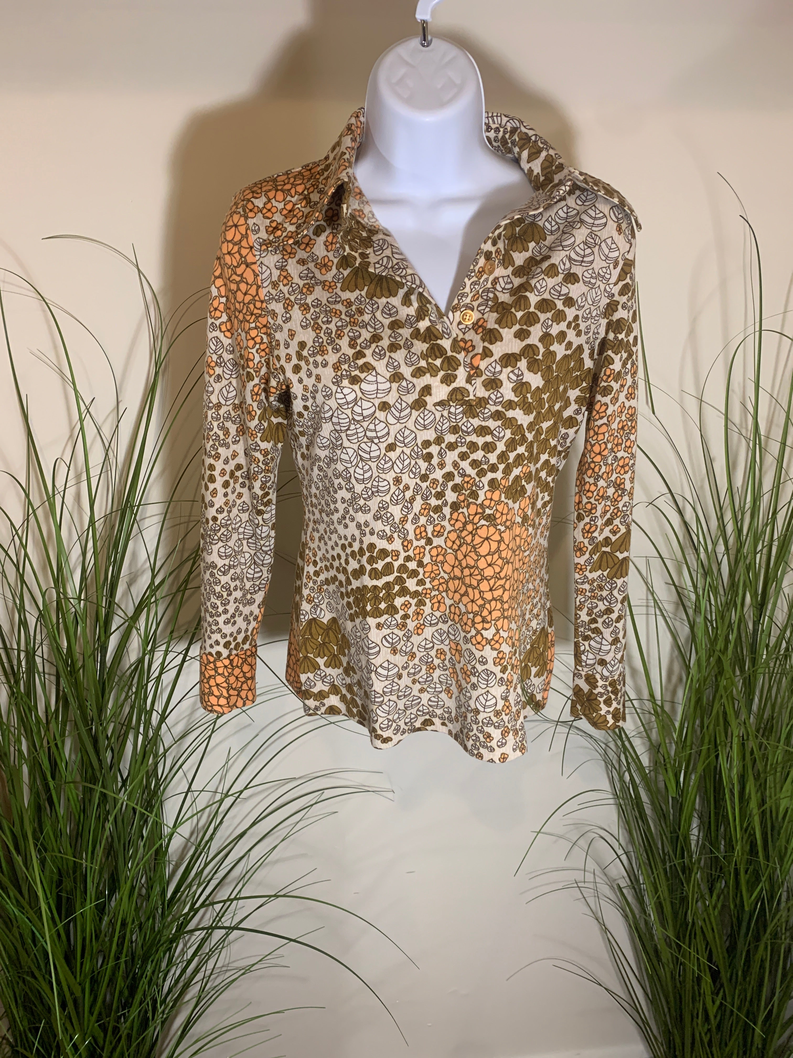 SUPER RARE !! Women's Vintage Tyebs 1970's 4 Button Up Collared Long Sleeve Shirt