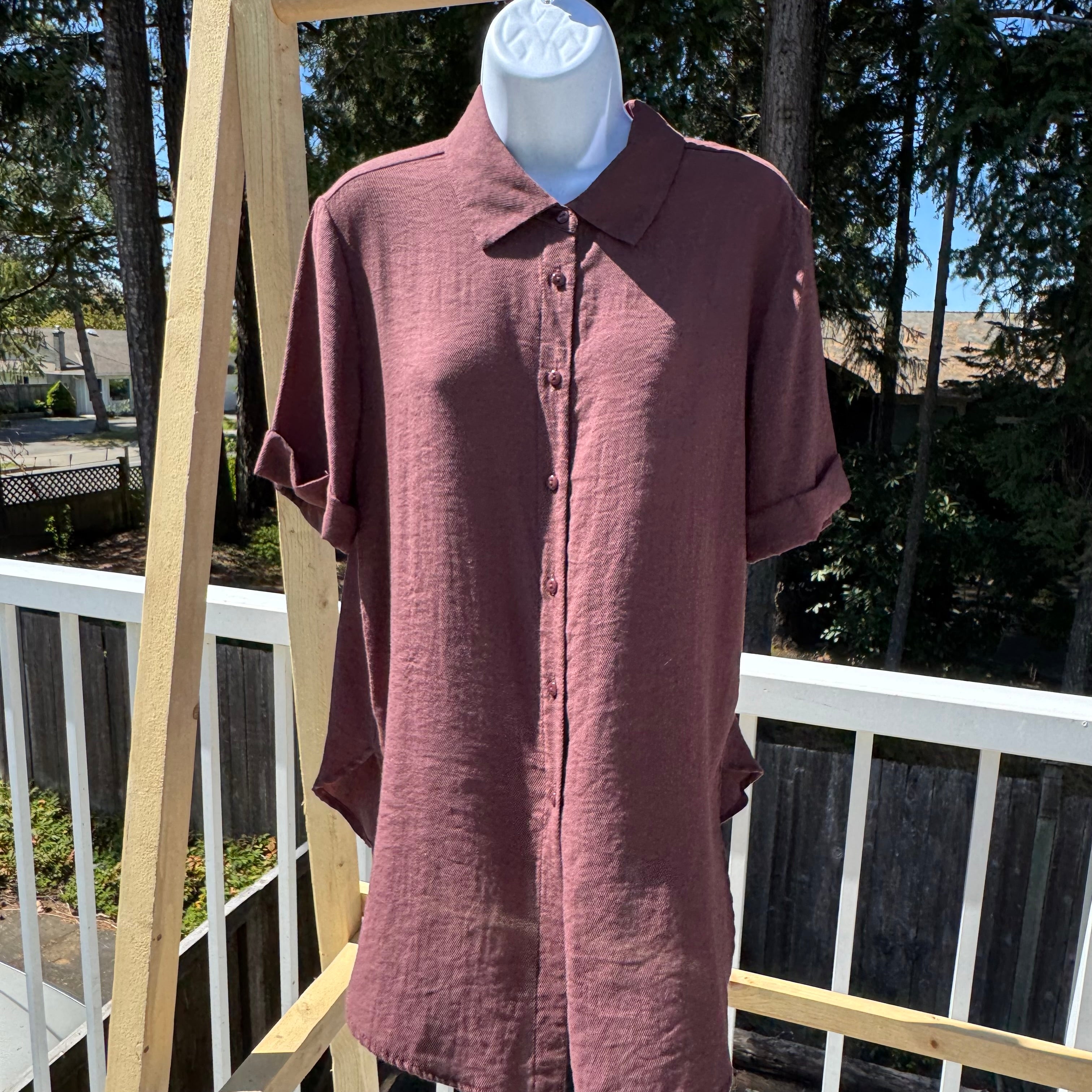 Size M Kismet Short Sleeve Rayon Blend Button Up Women's Shirt