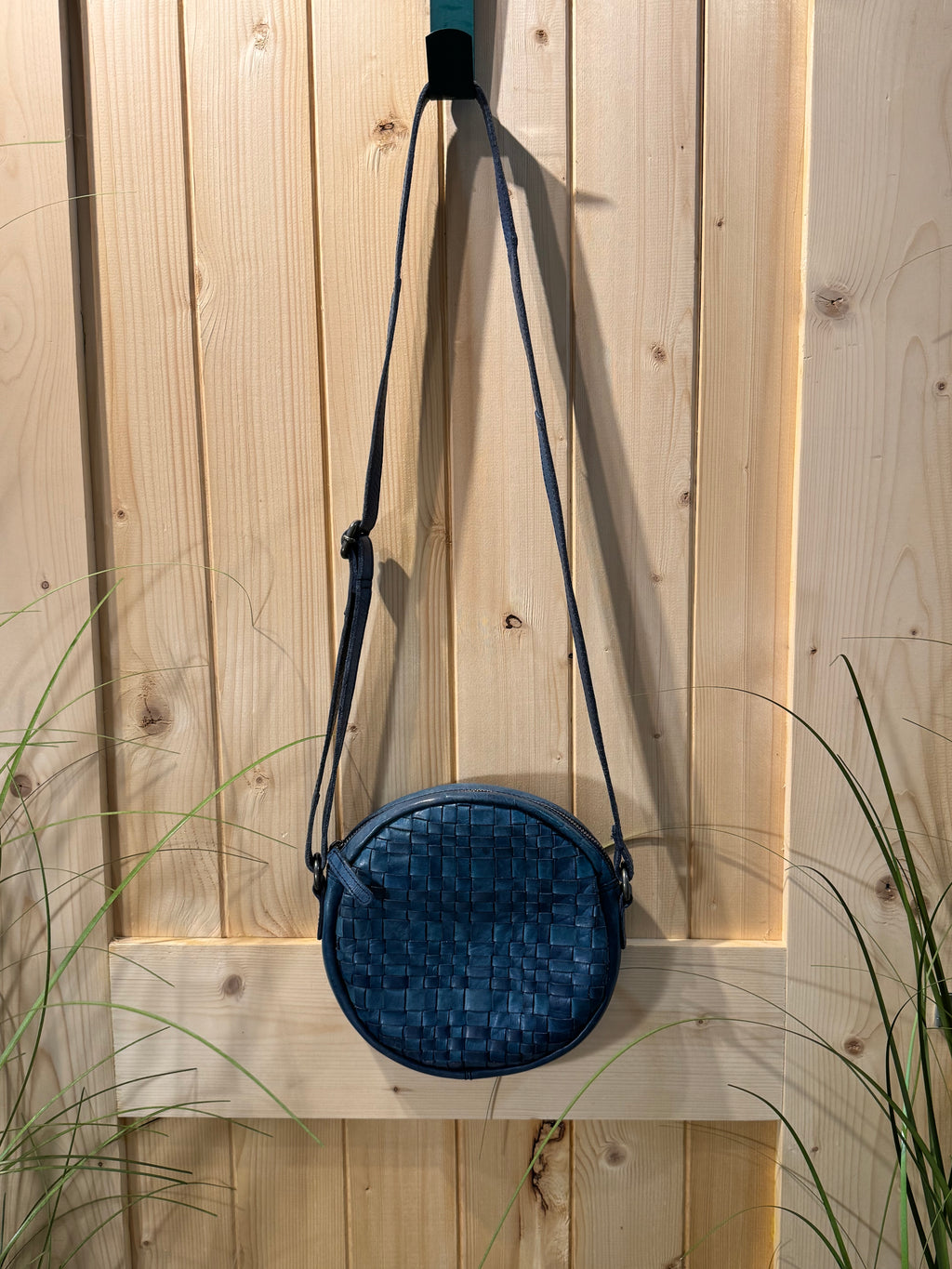 Vilenca Holland Round Woven Leather Blue Across the Body Purse