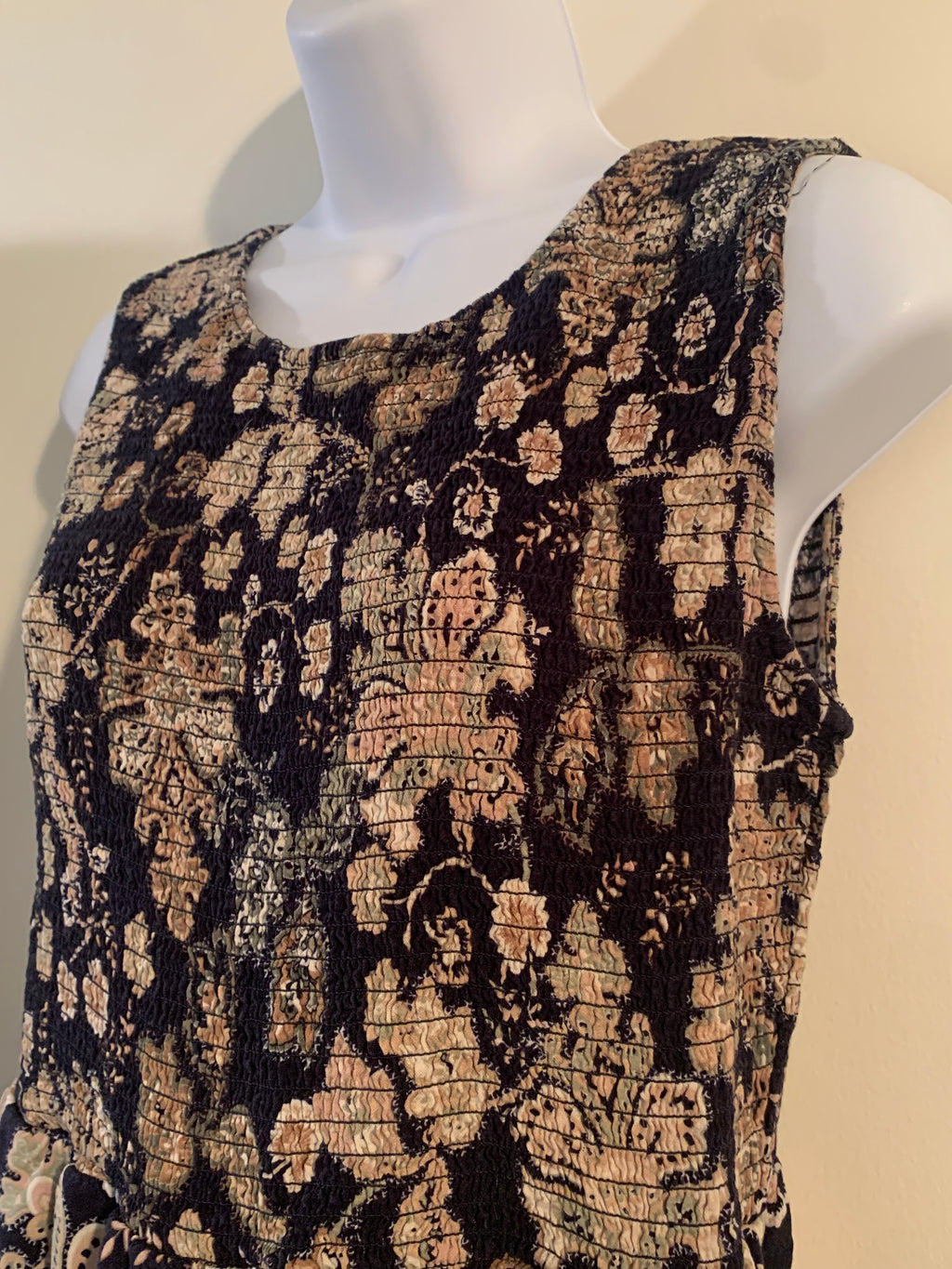 Size M 100% Viscose Andrew Marc Black Floral Print Sleeveless Jumper