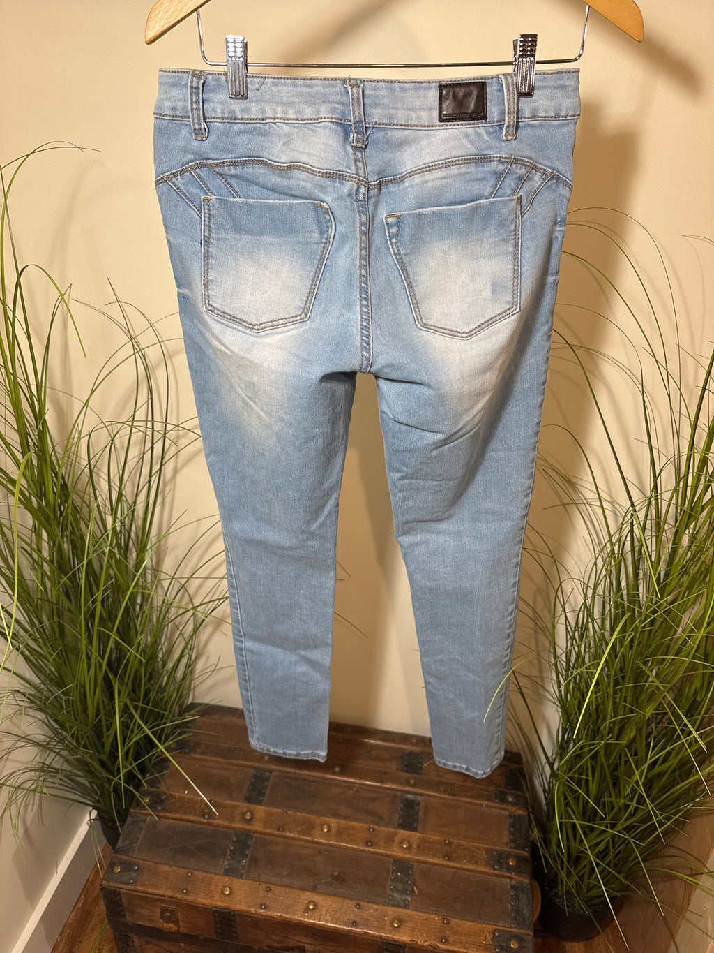 Blue notes, curvy skinny, low rise jeans.