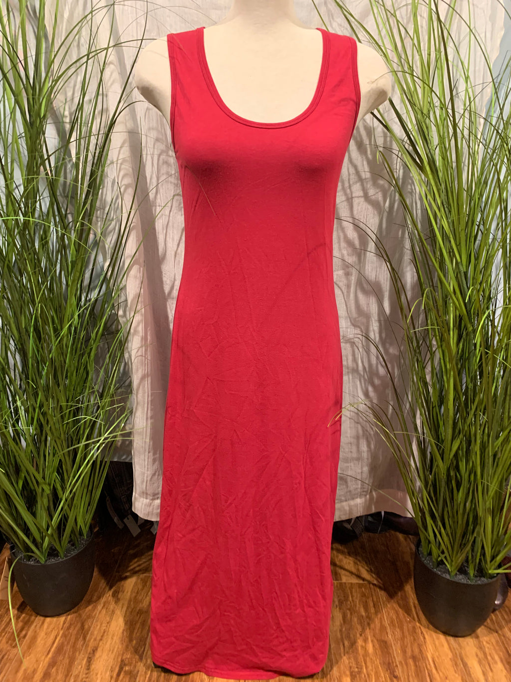Size M Little Heaven's Design Fitted Scoop Neck Sleeveless Dress