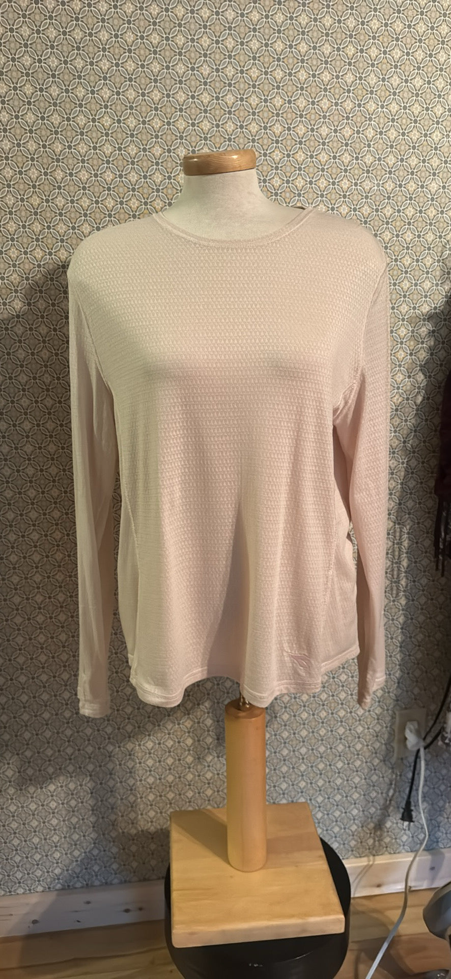 Diadoro Athletic Shirt light pink long-sleeve knit top.