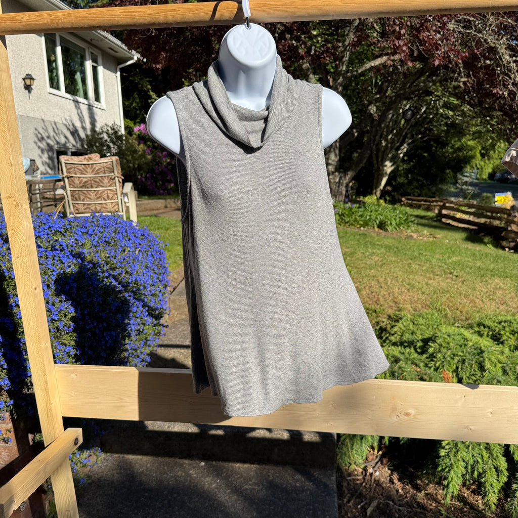 Size L BB Dakota Sleeveless Swing Top