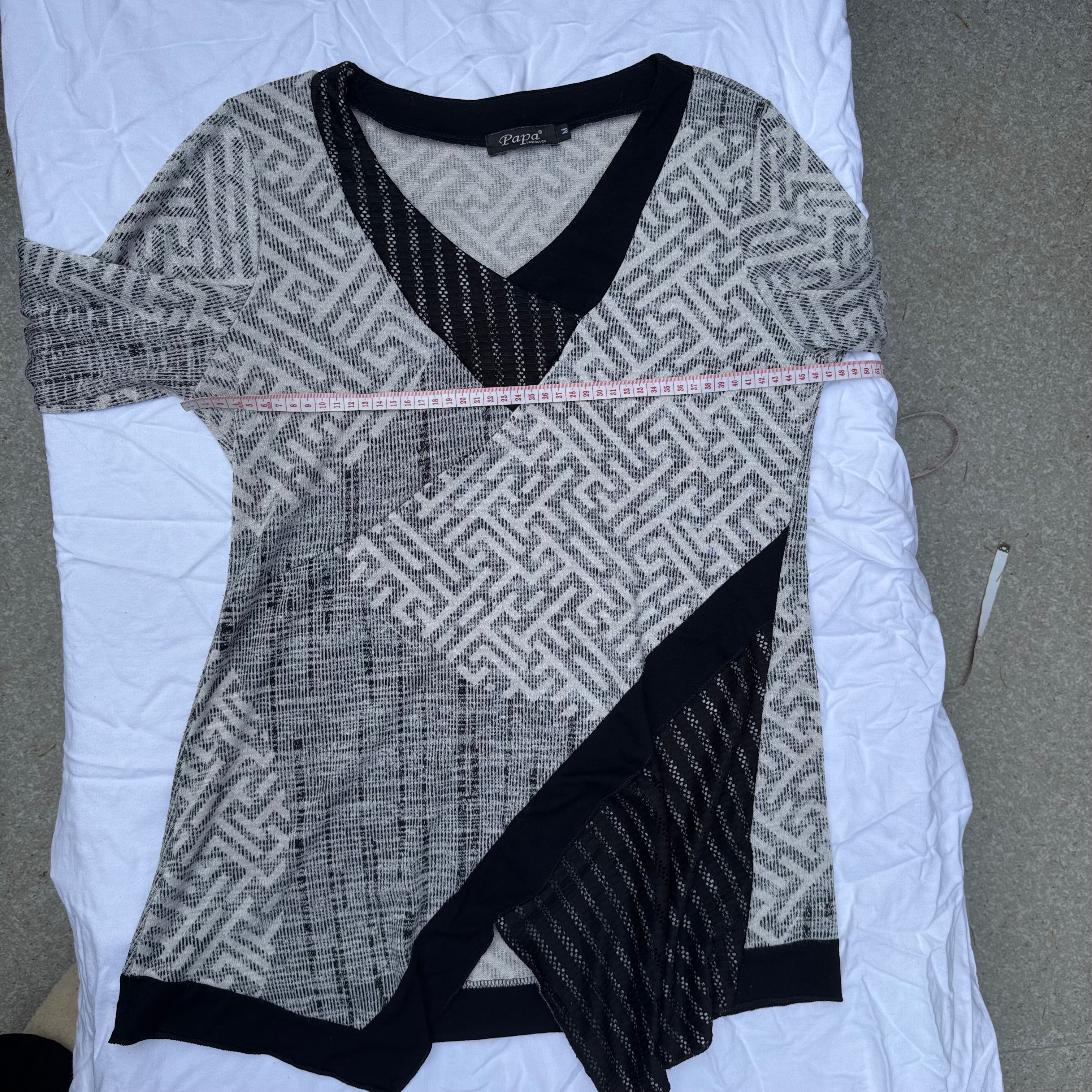 Size M Papa Vancouver Lagenlook V-Neck Sweater