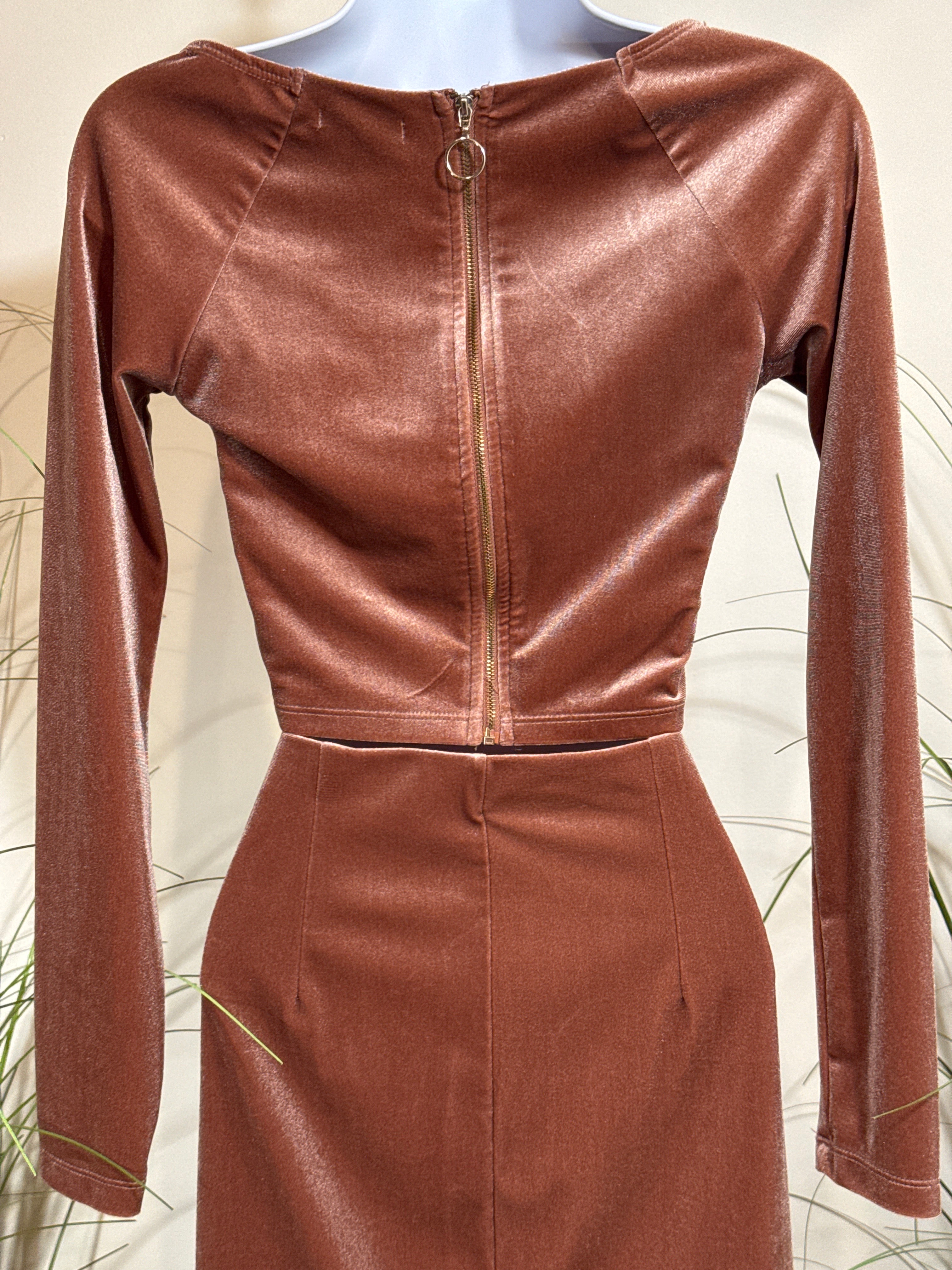et.UNiVER Sweetheart velour dress ブラウン/S 2 Piece Velour Sweetheart Outfit – VARDO Vintage & Valuables