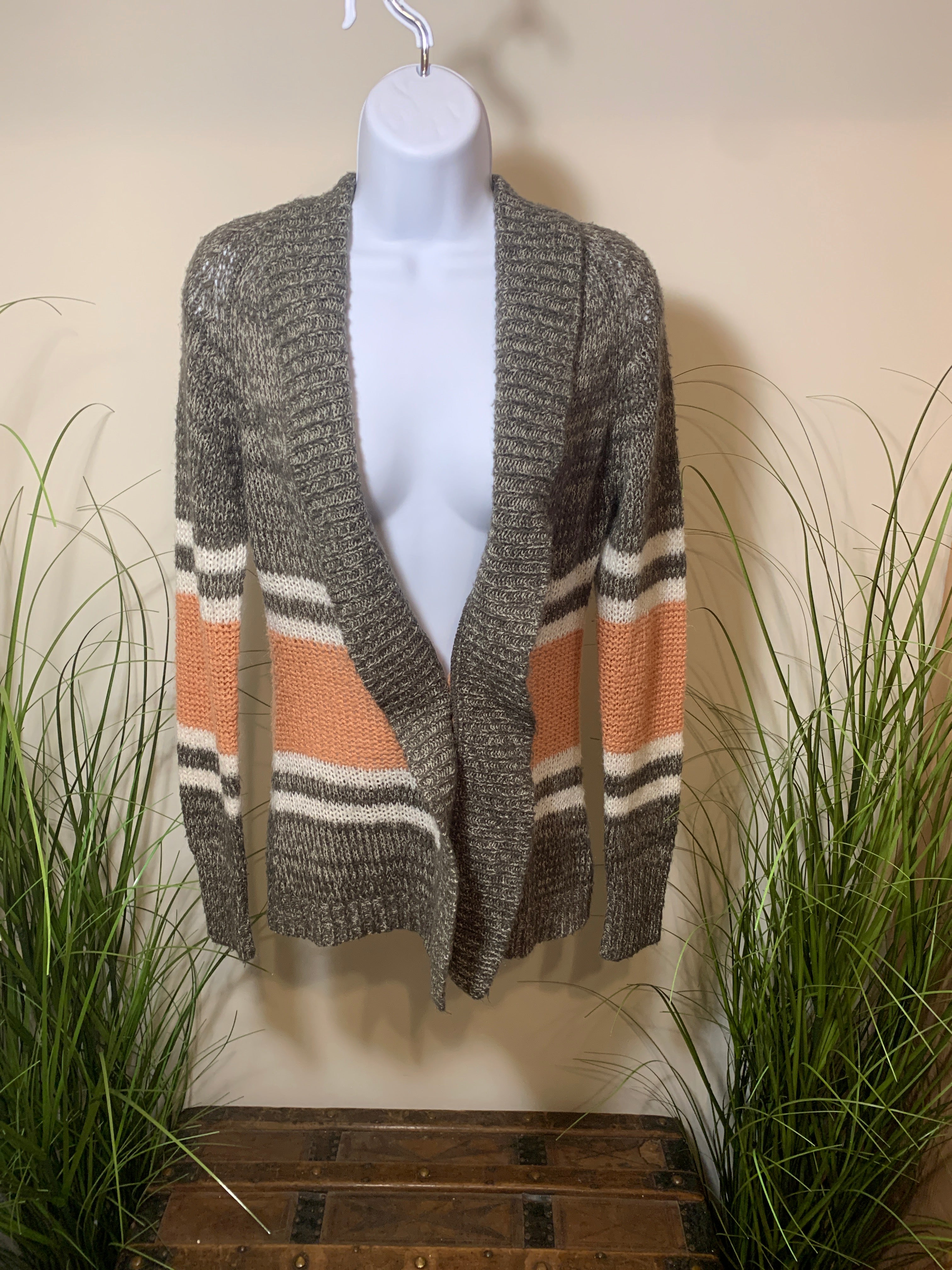 Size M Suzy Shier Cowl Neck Cardigan