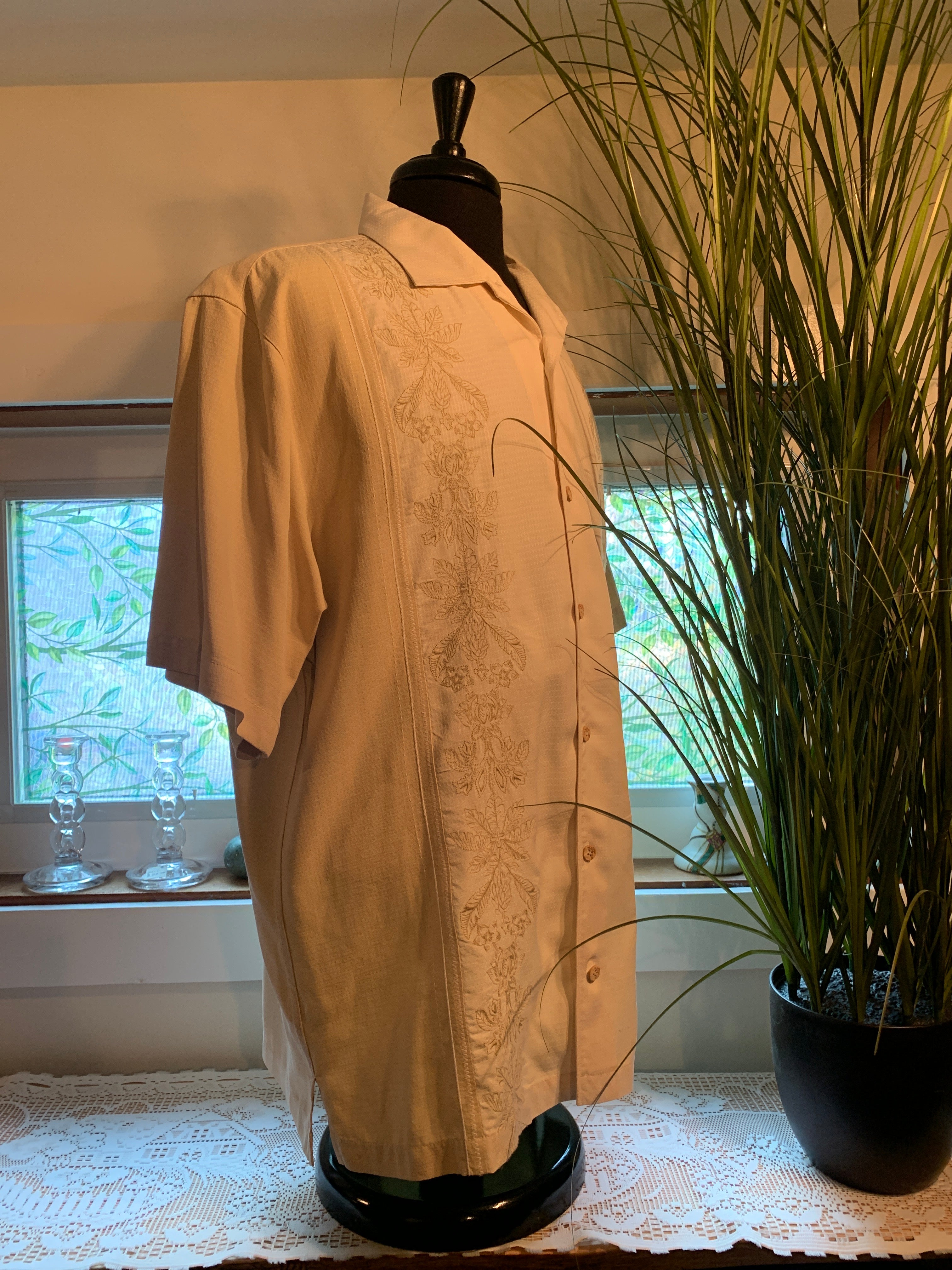 Size L Tommy Bahama 100% Silk Button Up Shirt
