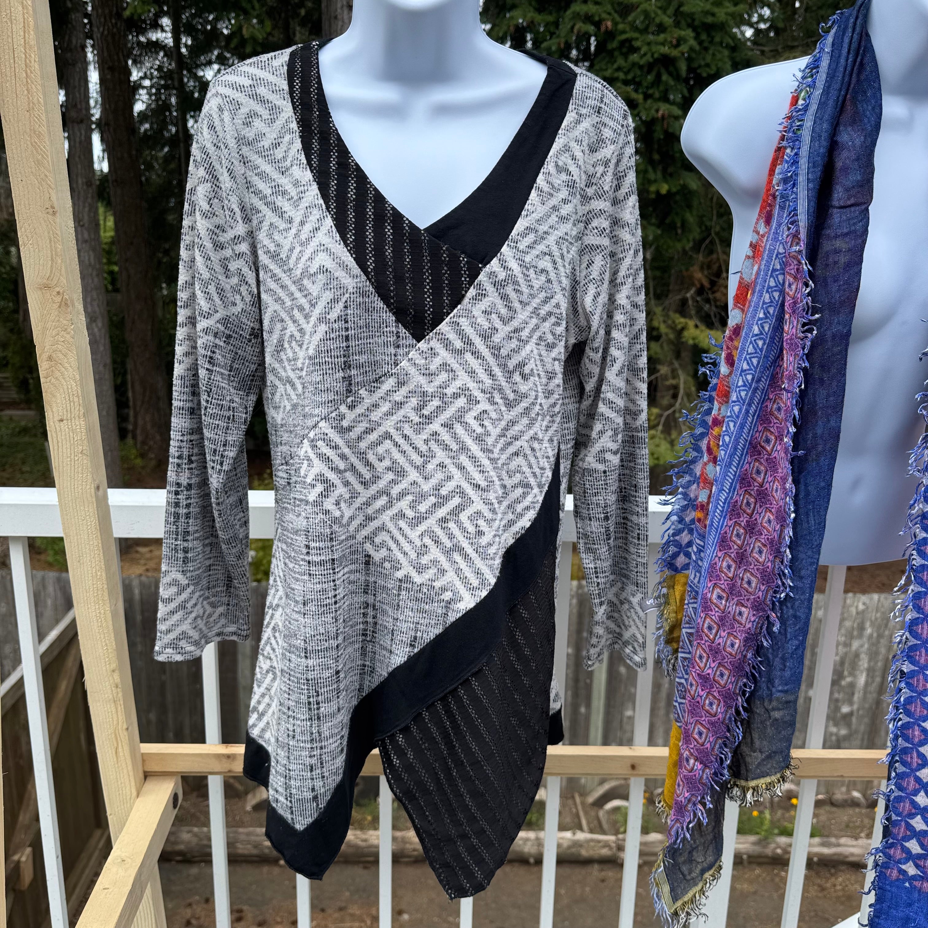 Size M Papa Vancouver Lagenlook V-Neck Sweater