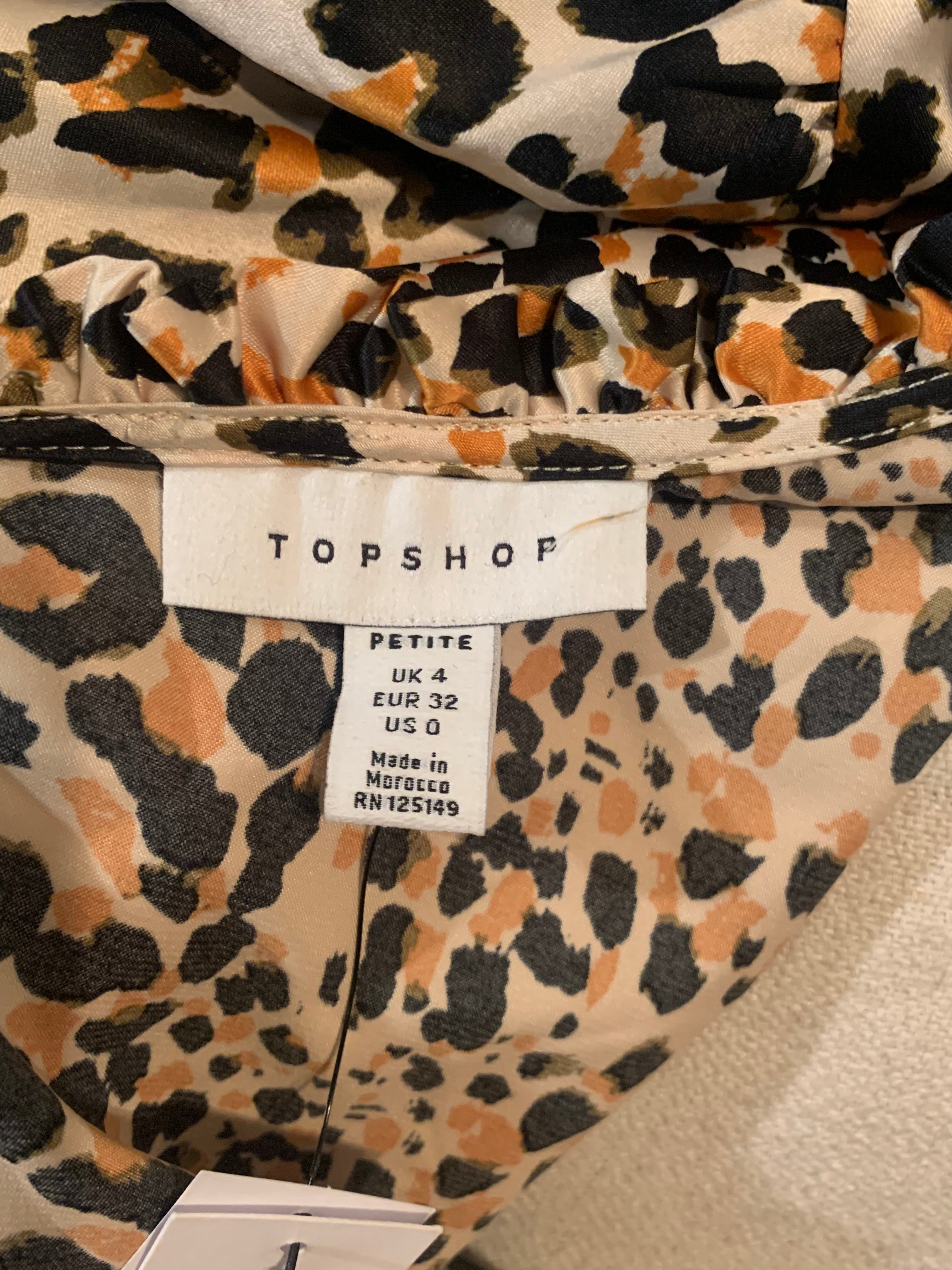 Size 0 Top Leopard Print Princess Shoulders Crop Top