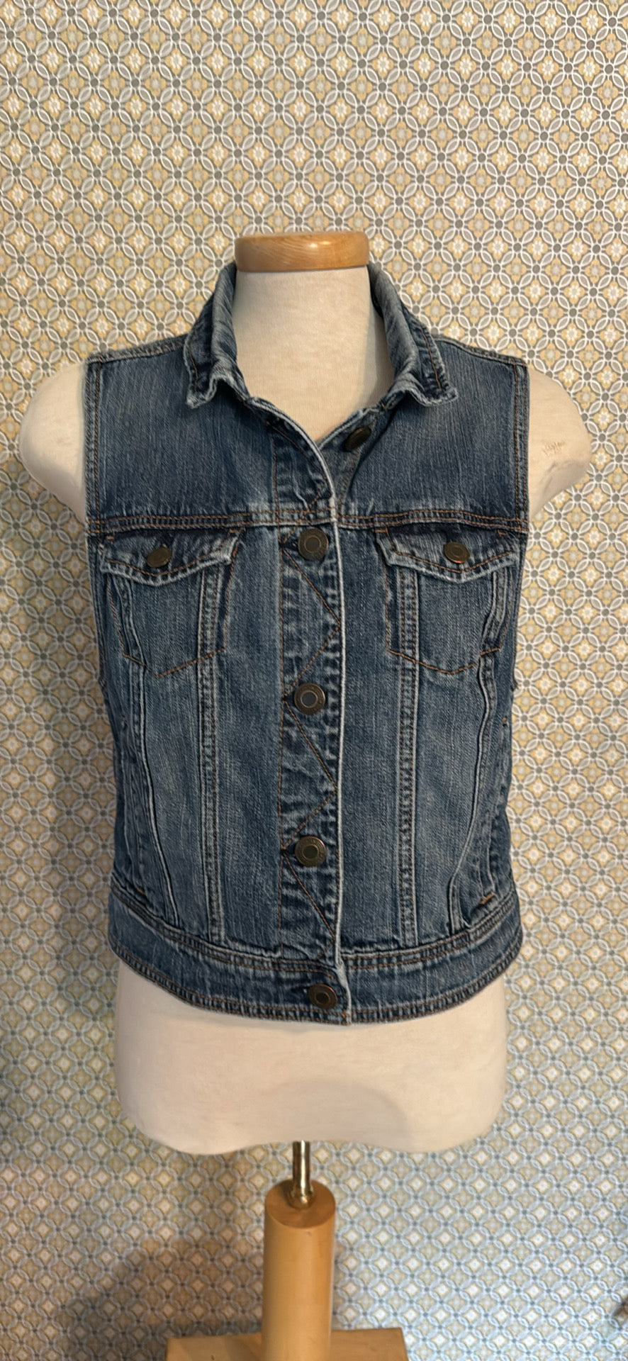 Size L Women's American Eagle Sleeveless Denim Jacket