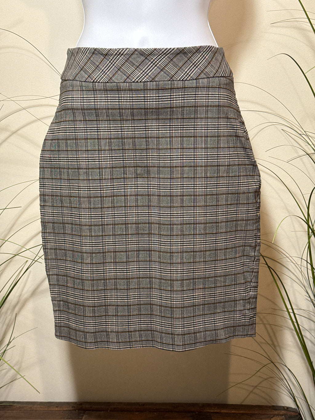 RW & Co. Stretchy Fitted Knee Length Plaid Skirt