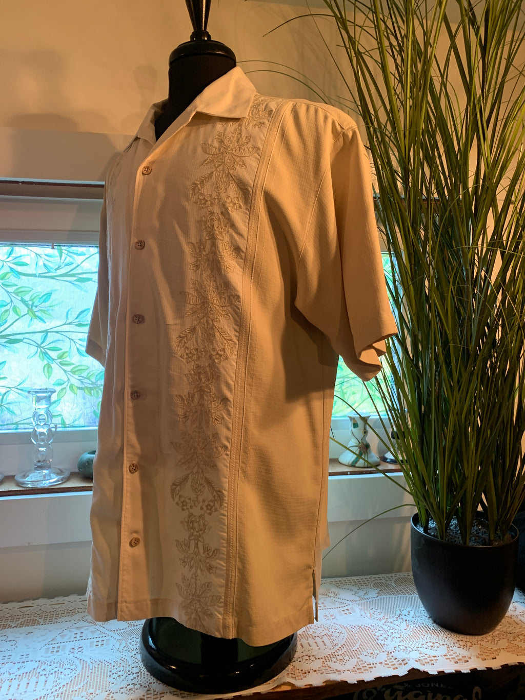 Size L Tommy Bahama 100% Silk Button Up Shirt