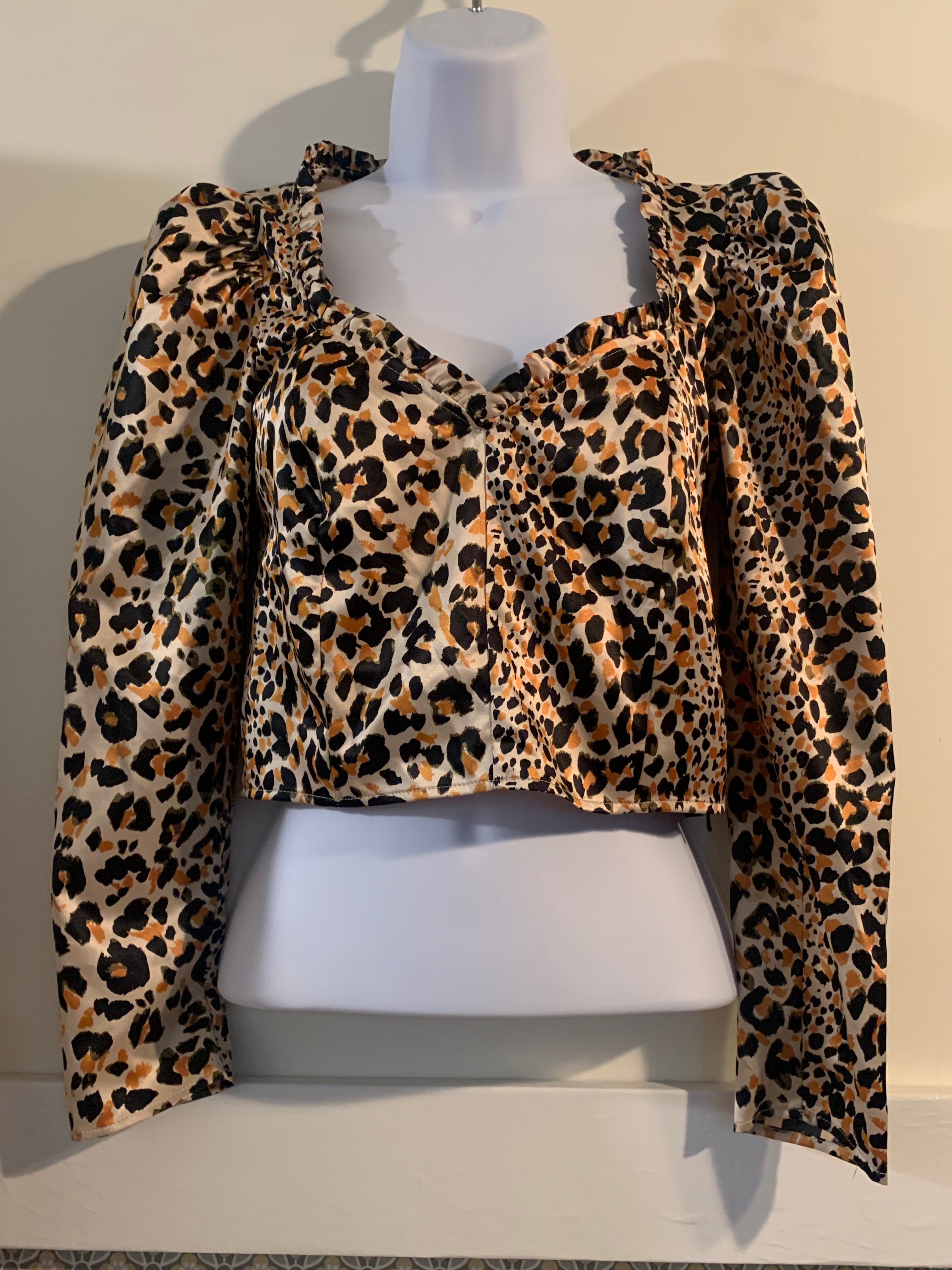 Size 0 Top Leopard Print Princess Shoulders Crop Top