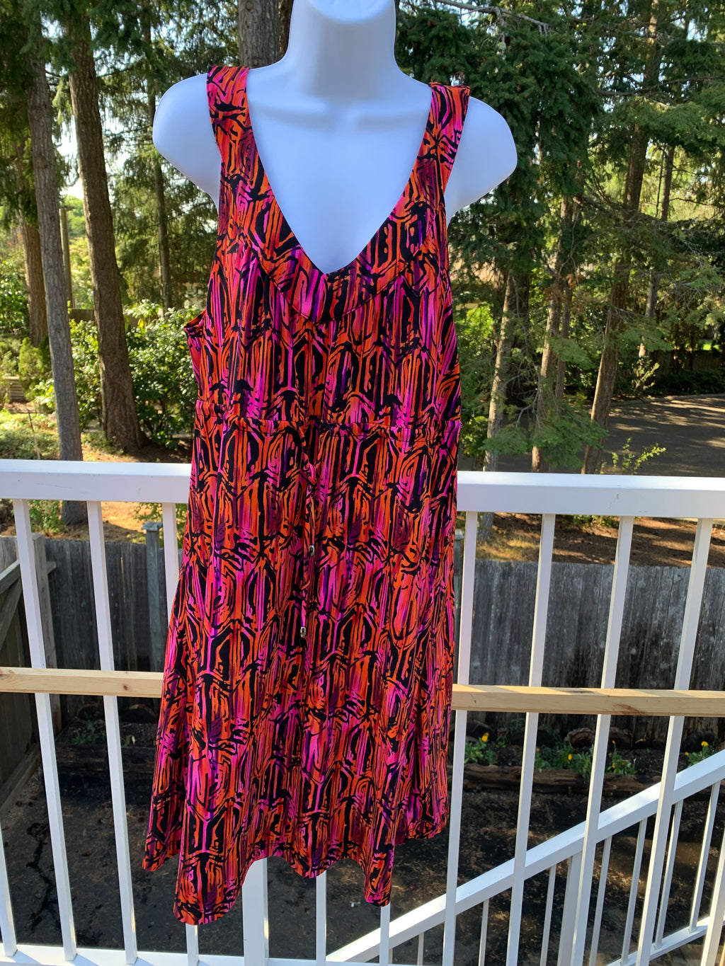 Sleeveless V-neck dress with drawstring