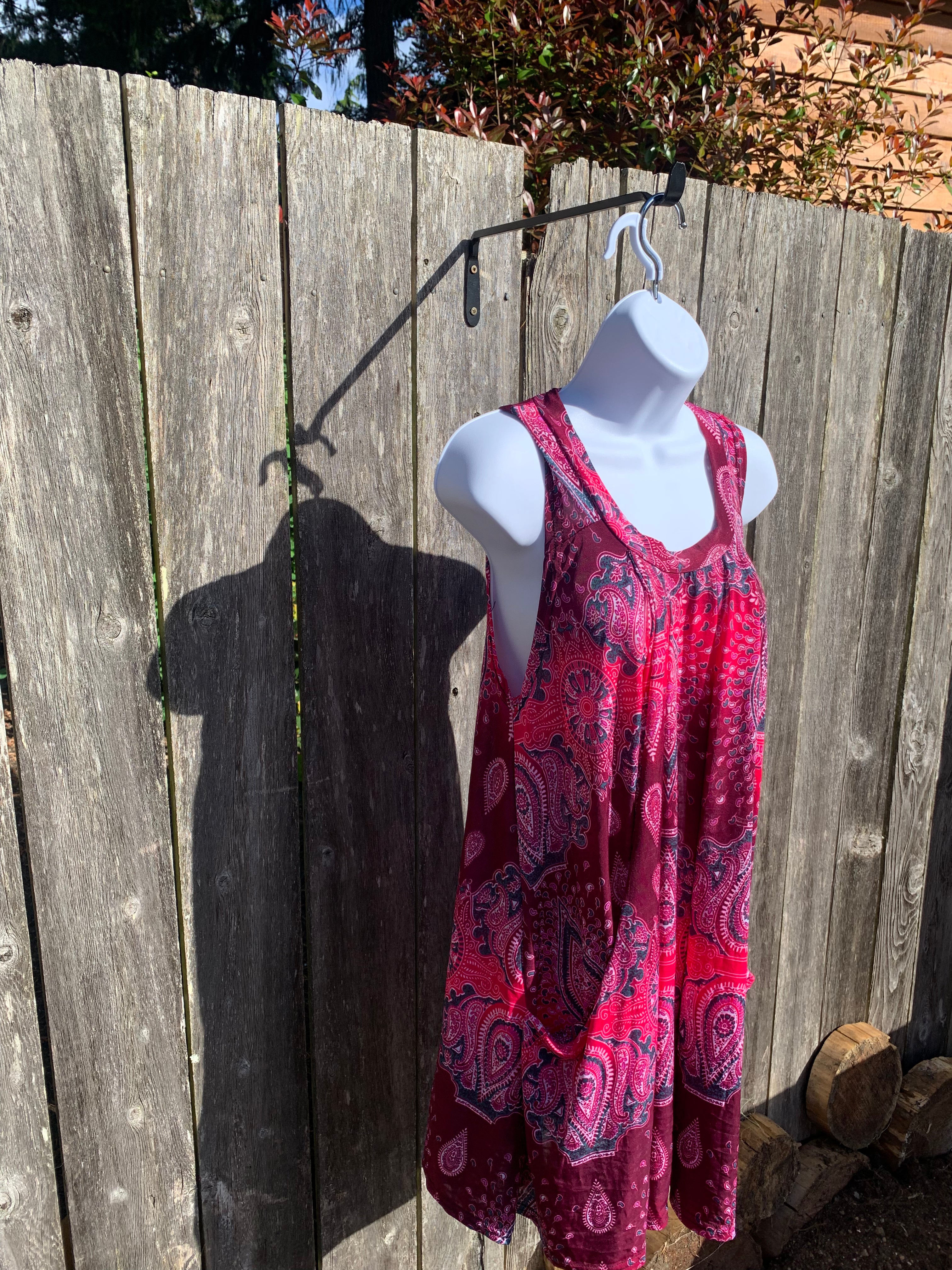 100% Rayon Sleeveless Vibrant Flowing Colorful Patterned Dress Fits Large