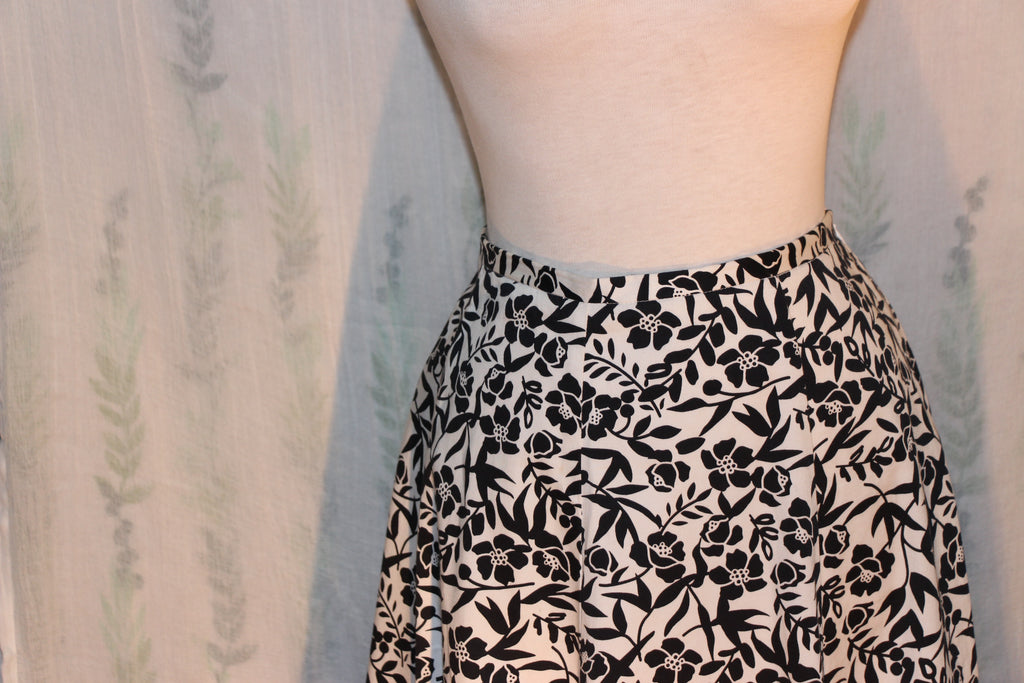 Size 16 Hillard & Hanson black & white floral skirt