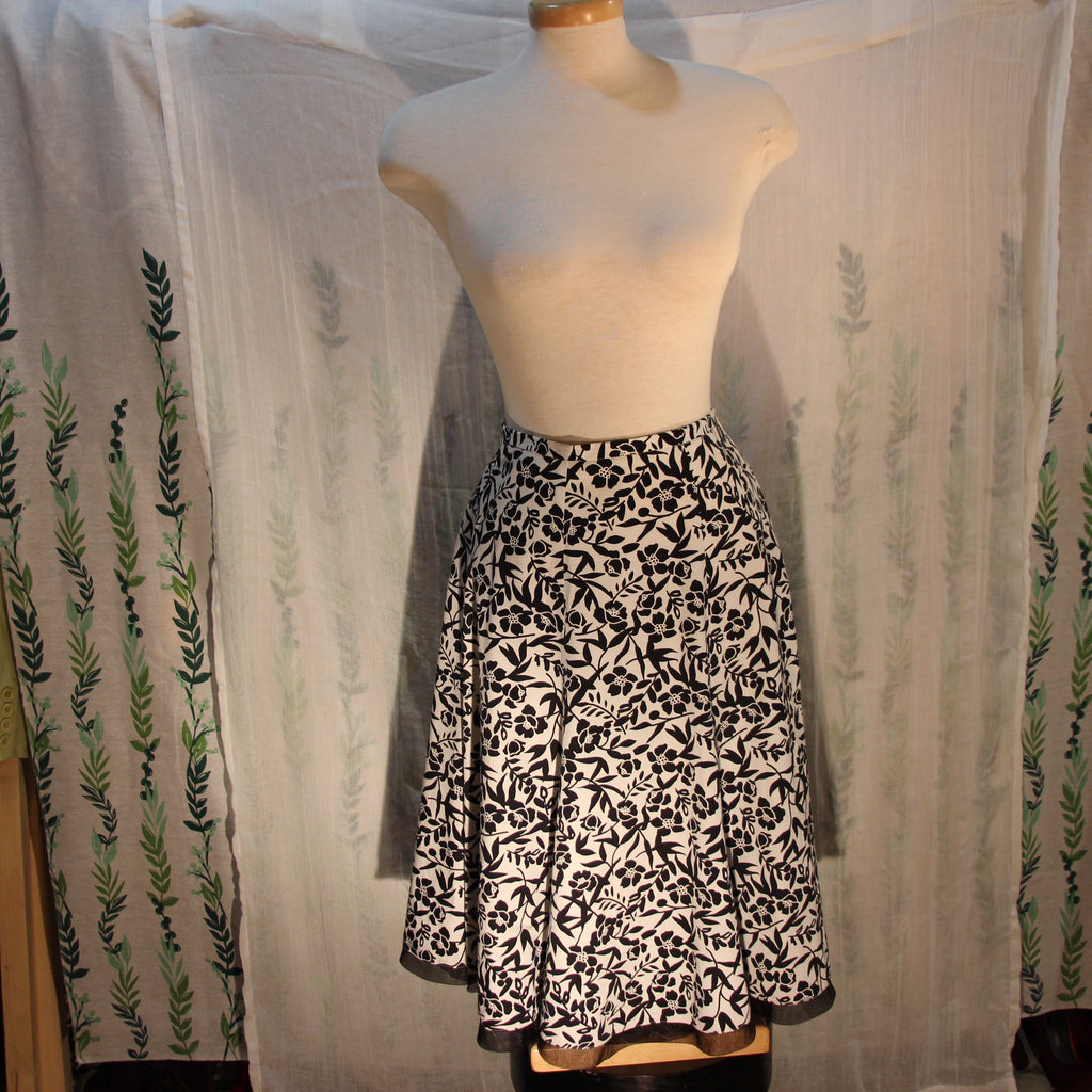 Size 16 Hillard & Hanson black & white floral skirt