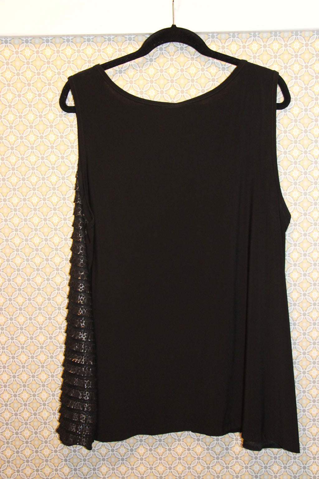 Size 2X Pennington's Coquette Et Coquine Black Ruffle Front Sleeveless Blouse