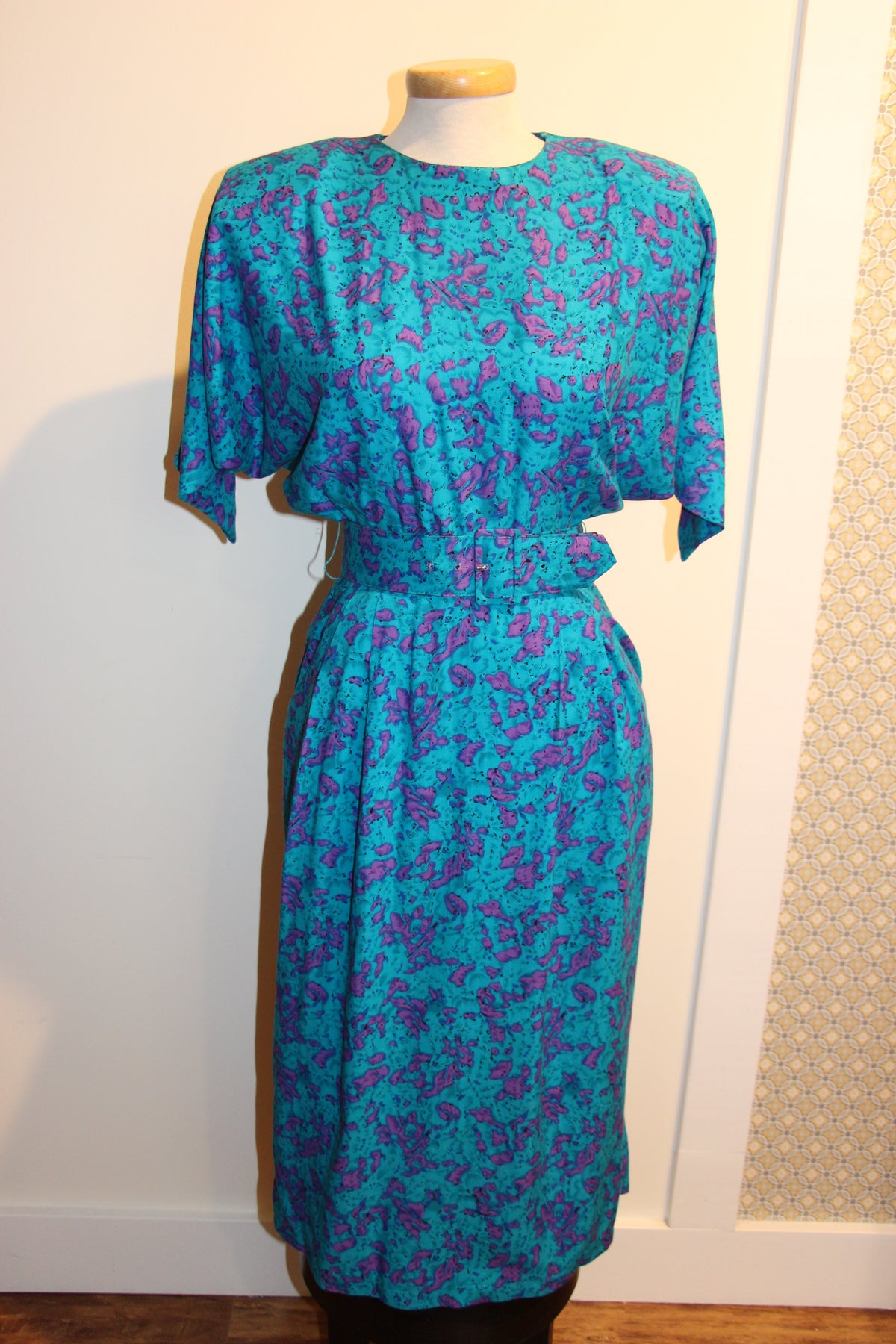 Size 5/6 Vintage 80"s short sleeve belted fitted dress by Creme