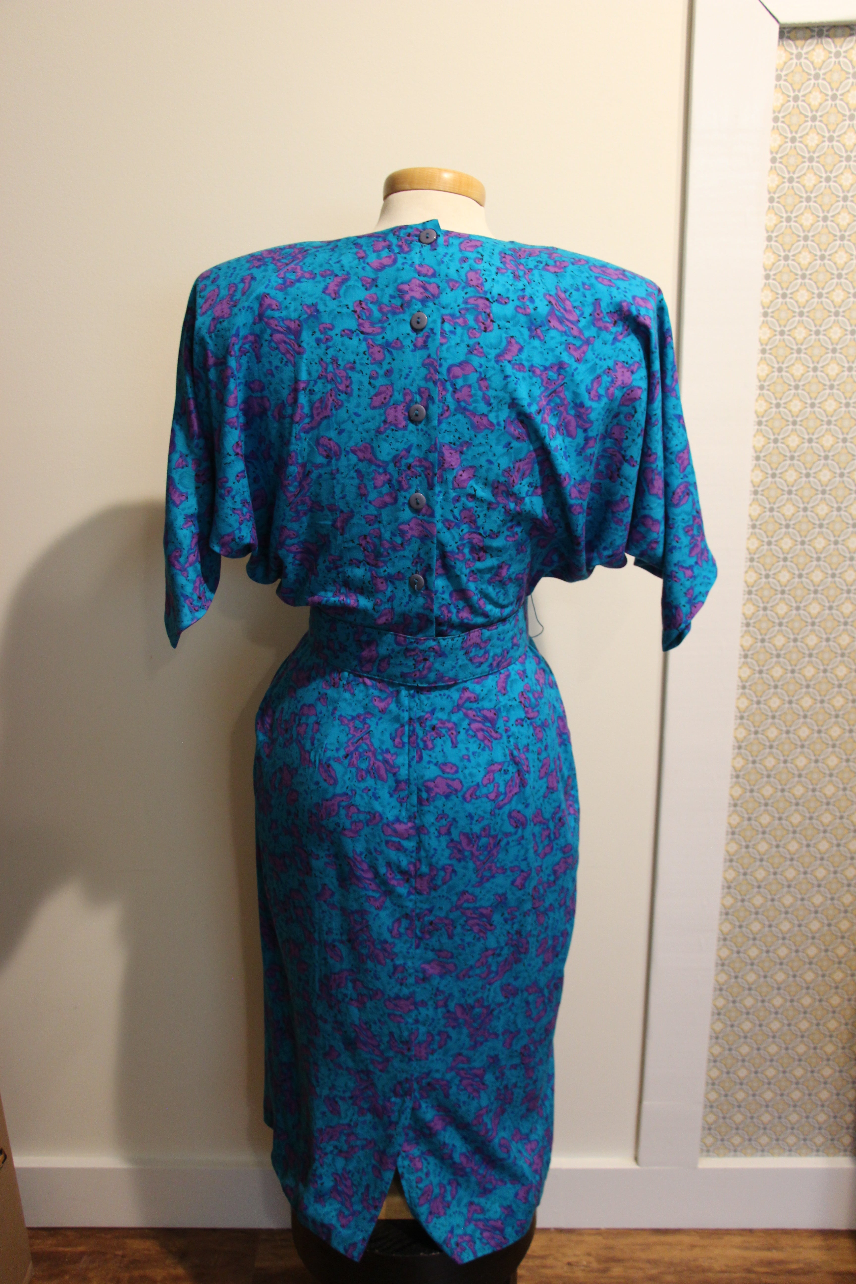 Size 5/6 Vintage 80"s short sleeve belted fitted dress by Creme