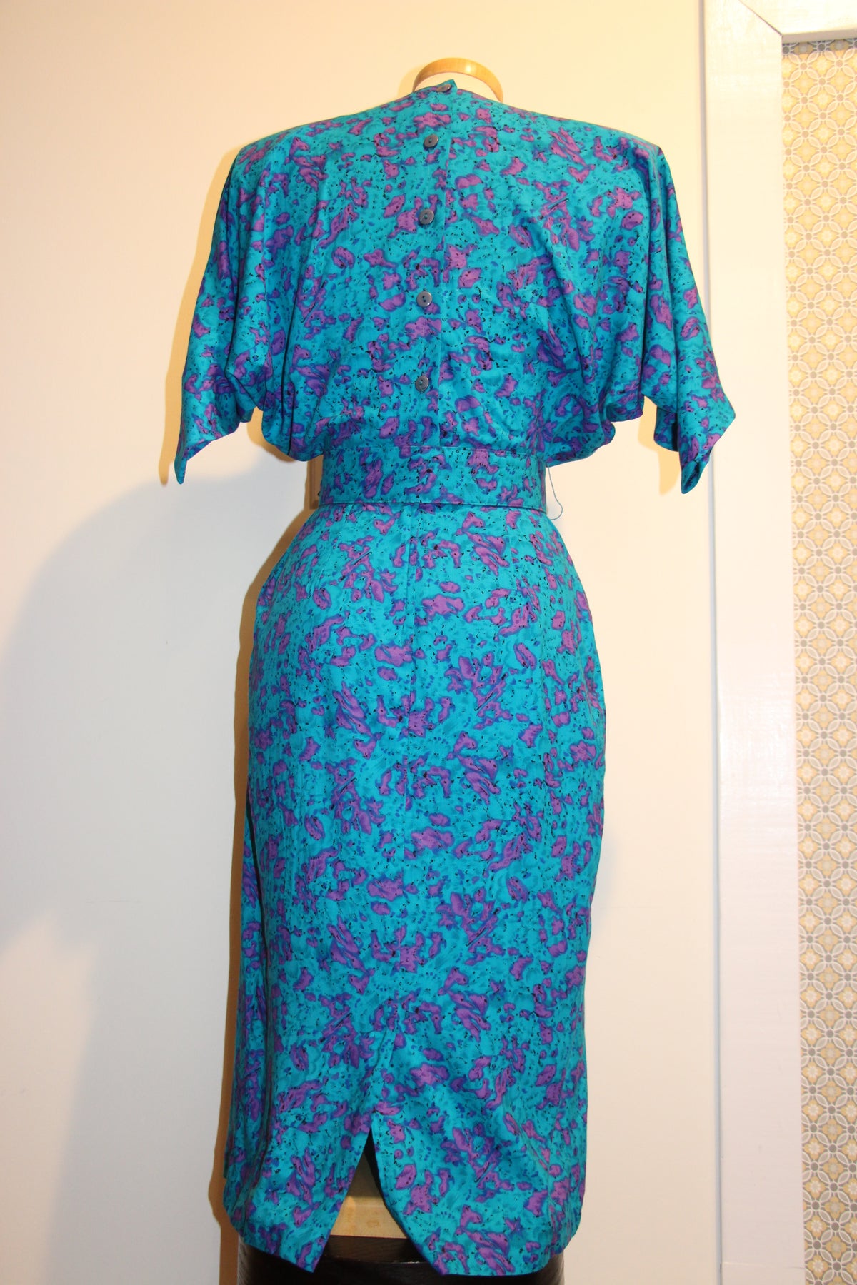 Size 5/6 Vintage 80"s short sleeve belted fitted dress by Creme