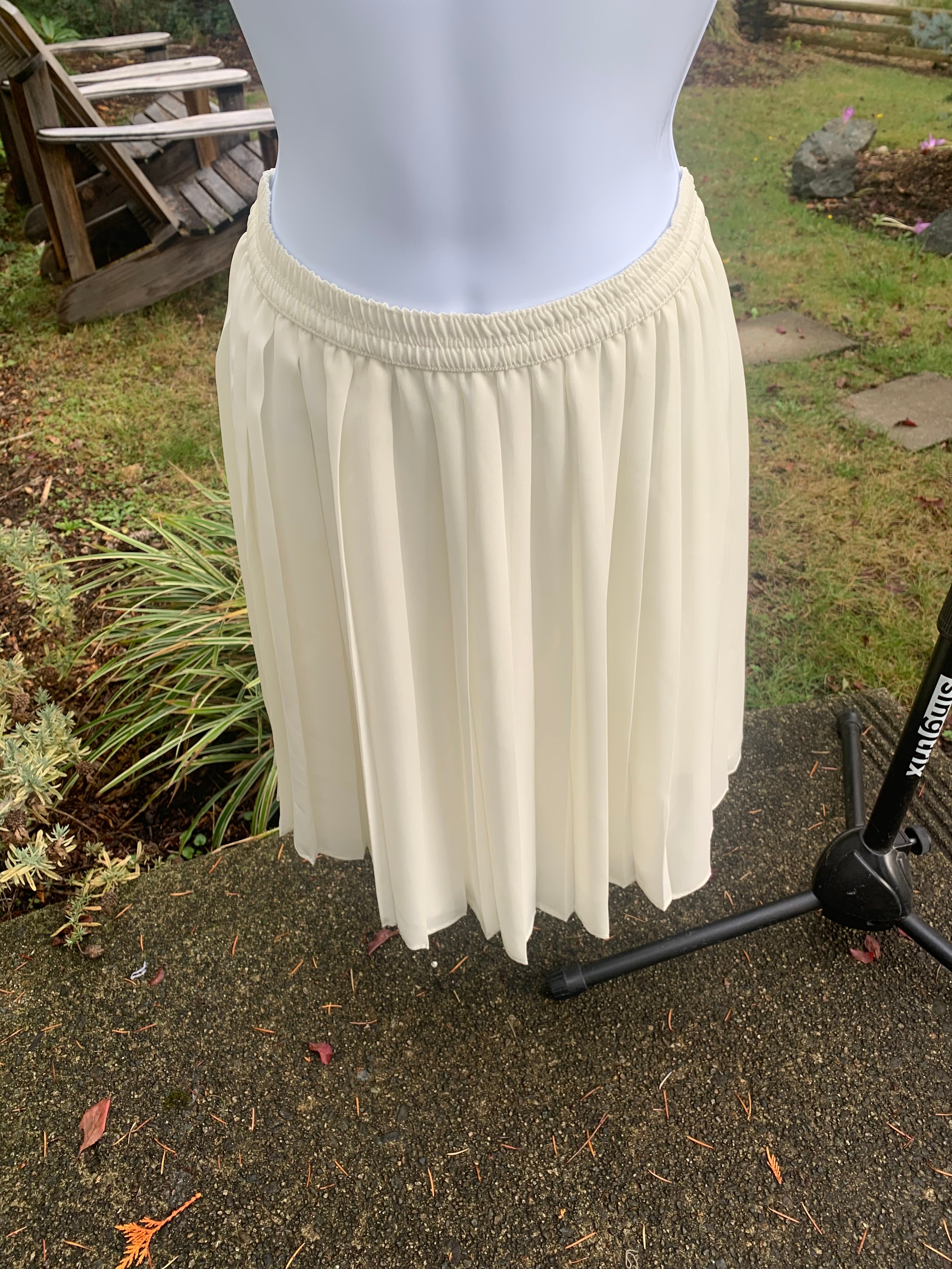 ST. MICHAEL Pleated Skirt - Consigned with VARDO Vintage & Valuables vvvardo.ca