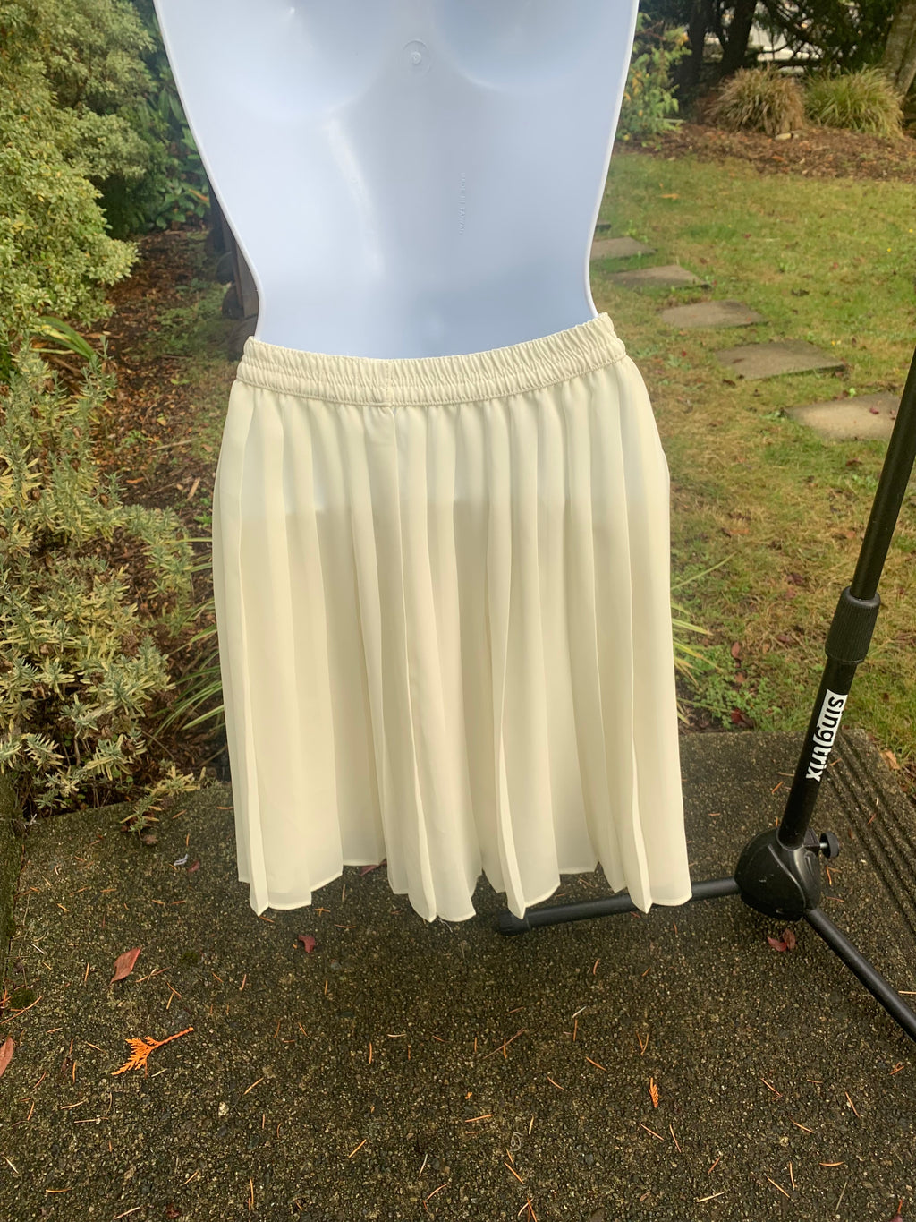 ST. MICHAEL Pleated Skirt - Consigned with VARDO Vintage & Valuables vvvardo.ca