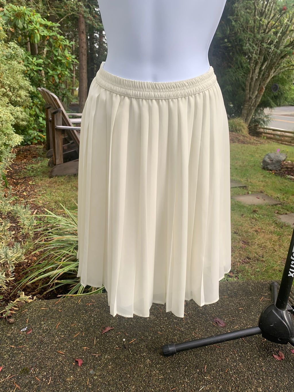 ST. MICHAEL Pleated Skirt - Consigned with VARDO Vintage & Valuables vvvardo.ca