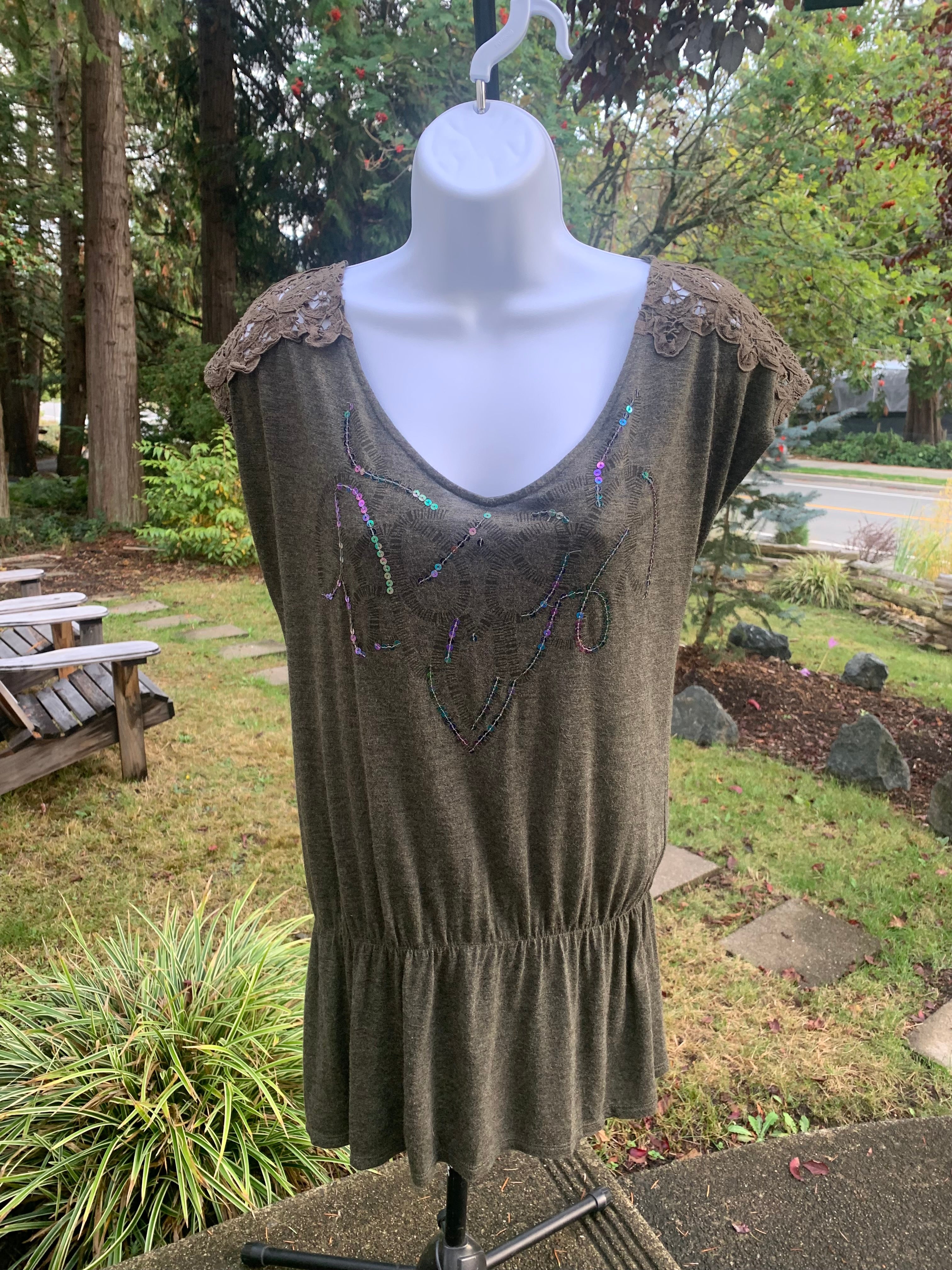 RW&CO Sequin Lace Blouse - Consigned with VARDO Vintage & Valuables vvvardo.ca