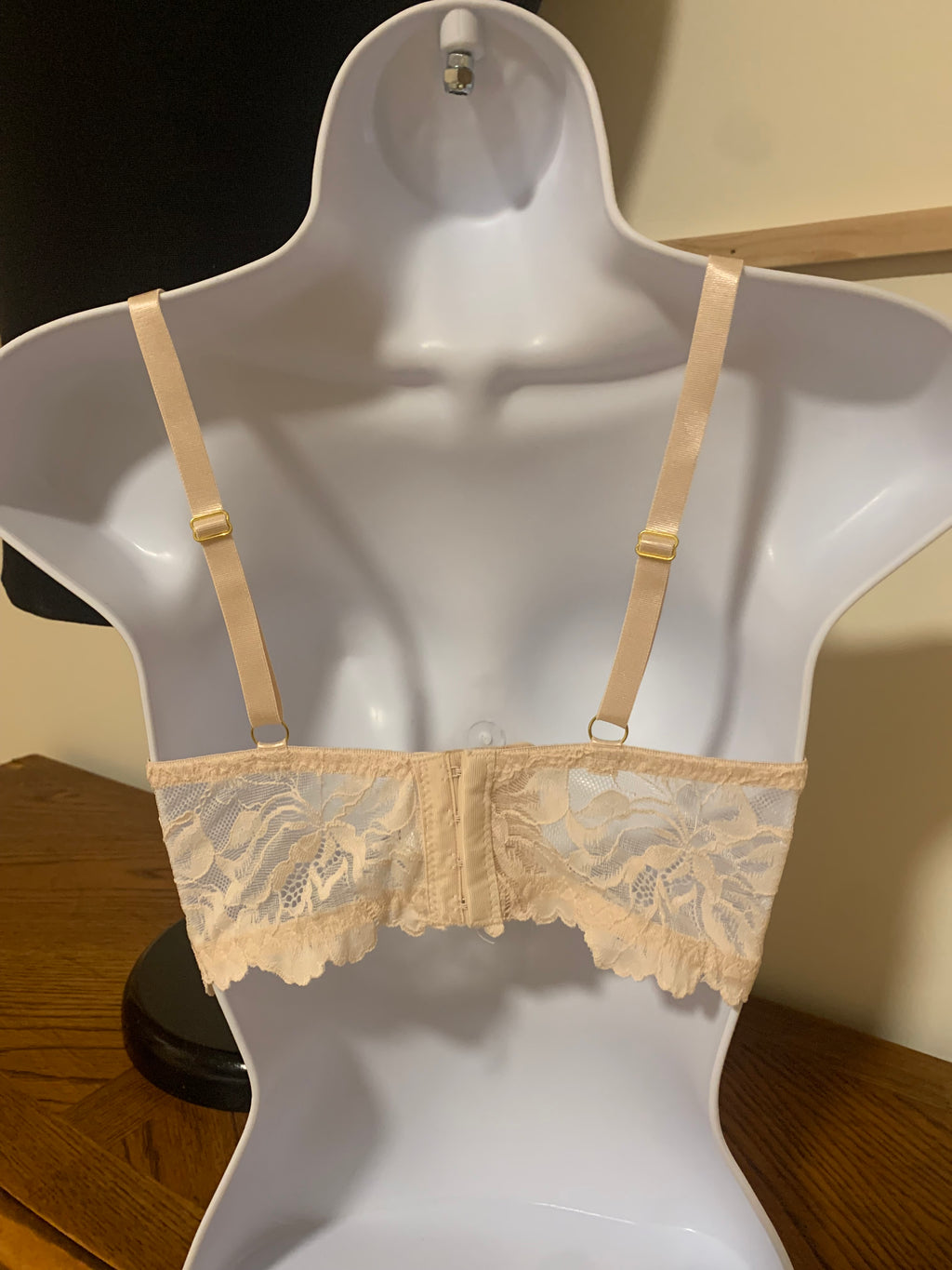 B.LUXE Lace Bra - Consigned with VARDO Vintage & Valuables vvvardo.ca
