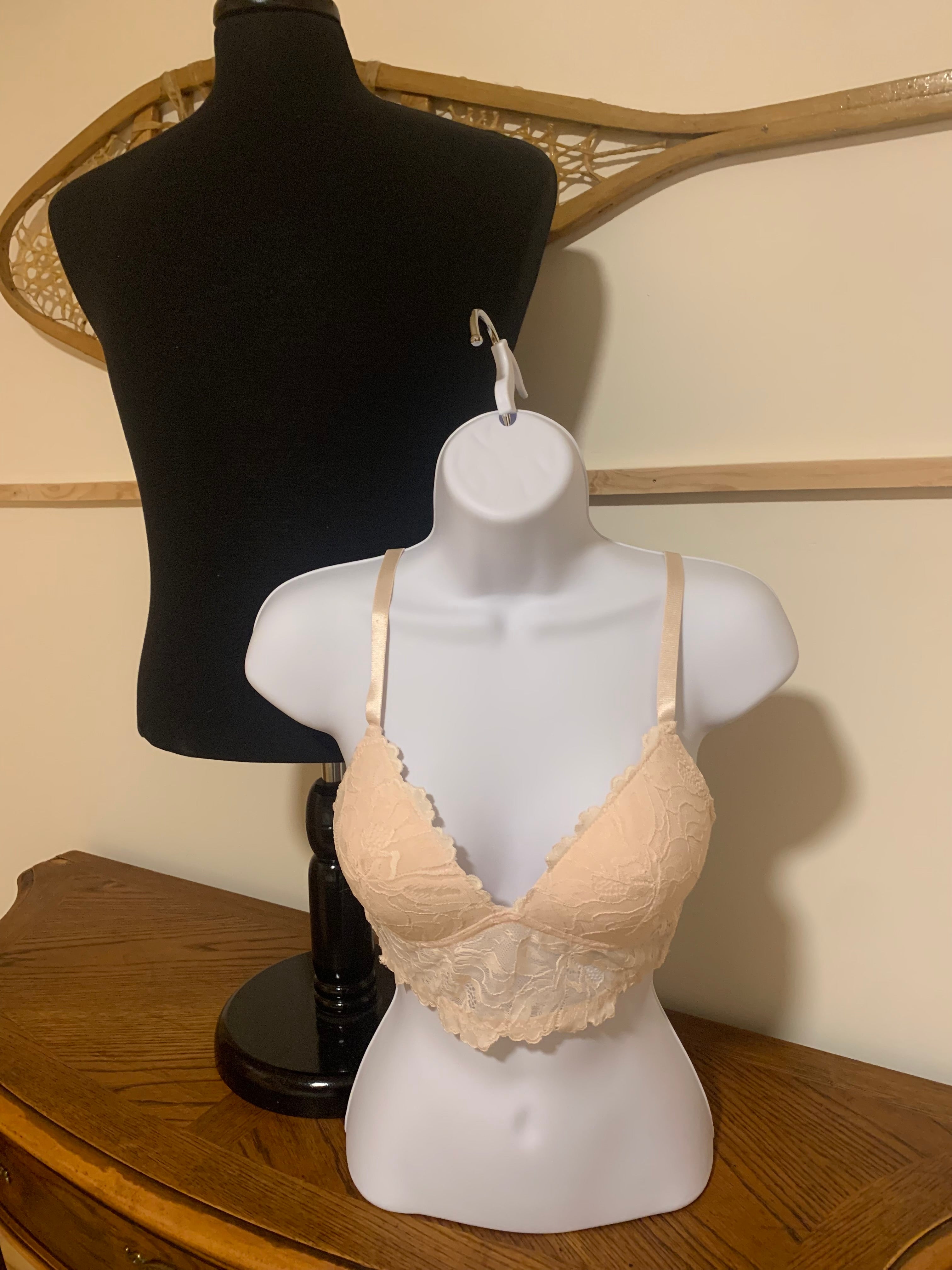 B.LUXE Lace Bra - Consigned with VARDO Vintage & Valuables vvvardo.ca