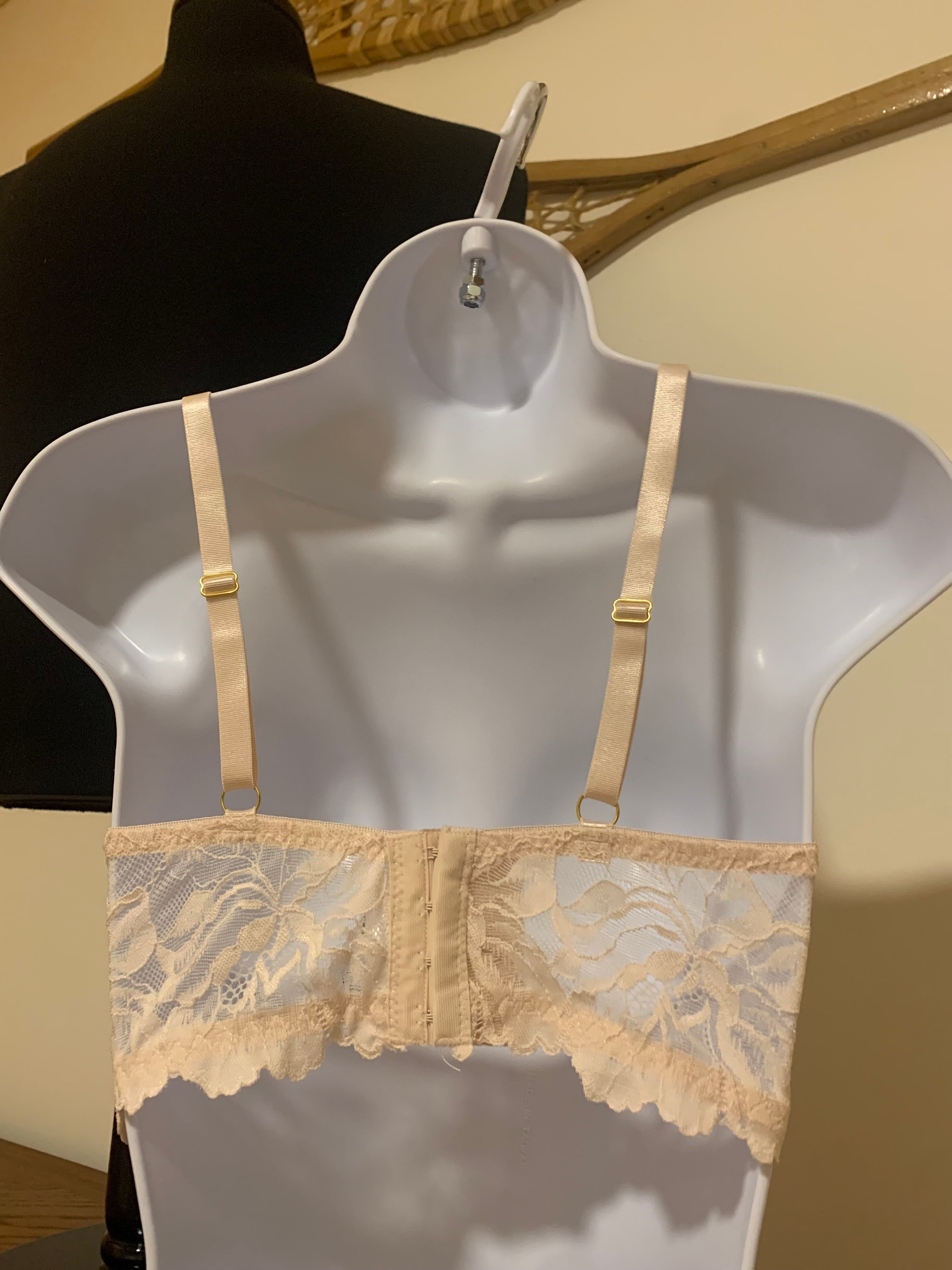 B.LUXE Lace Bra - Consigned with VARDO Vintage & Valuables vvvardo.ca