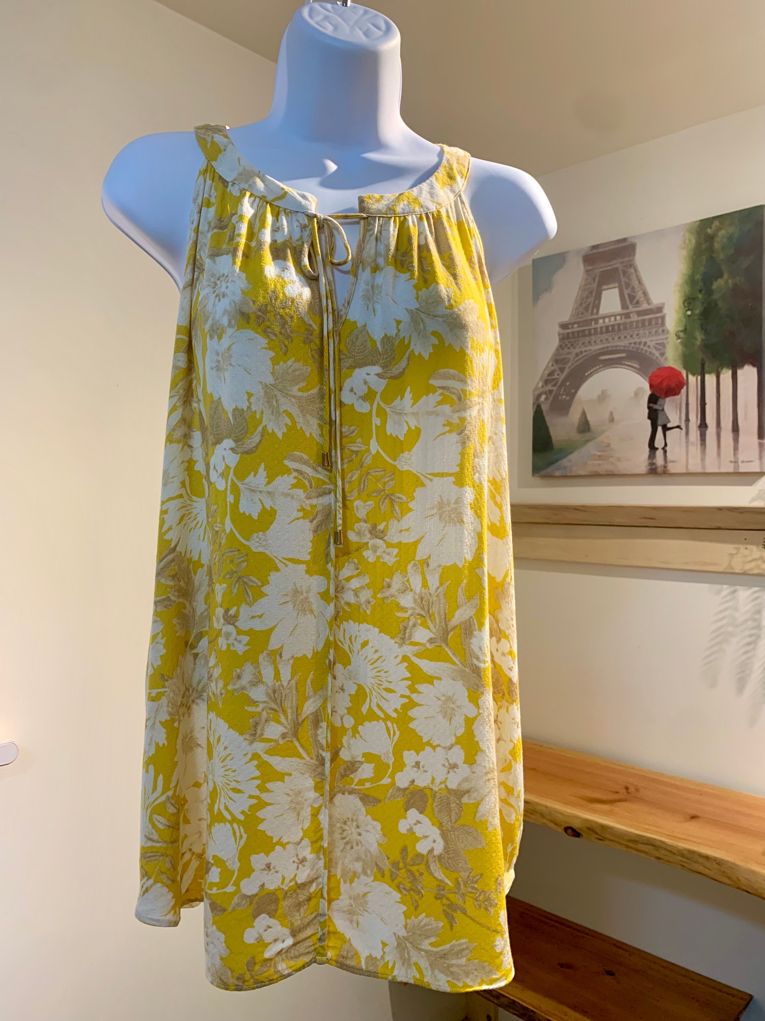 ROSE & OLIVE Sleeveless Blouse - Consigned with VARDO Vintage & Valuables vvvardo.ca